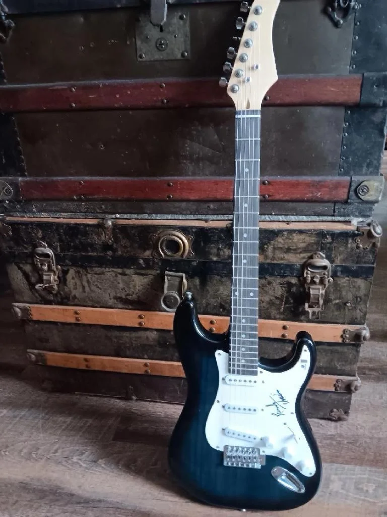 Randy Travis Signed Guitar, image 2