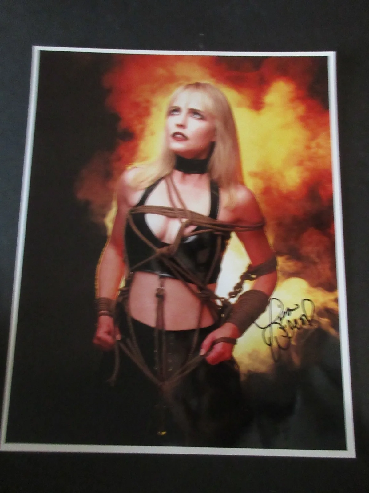 LISA WILCOX — LISA WILCOX - AUTOGRAPH 8X10 COLOR PHOTO COAa
