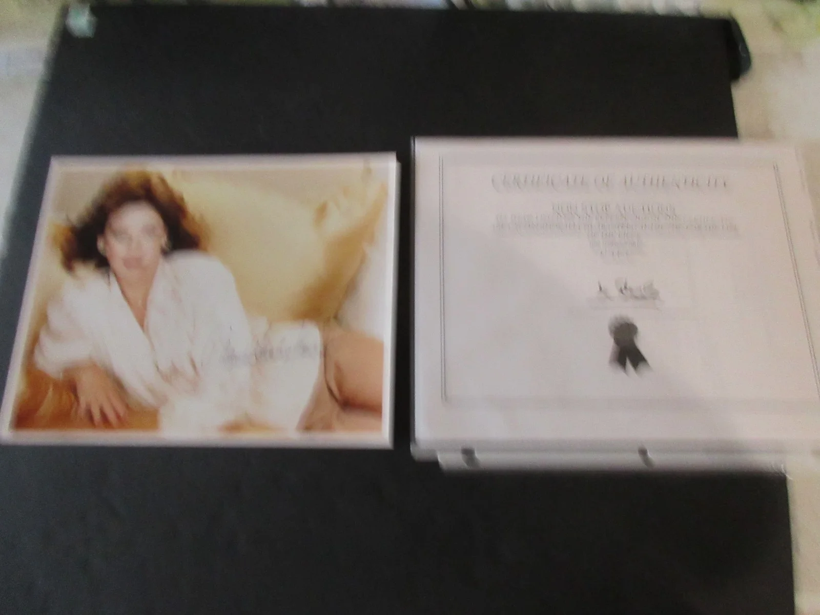 PAMELA HENSLEY — PAMELA HENSLEY - AUTOGRAPH 8X10 COLOR PHOTO COAa, image 2