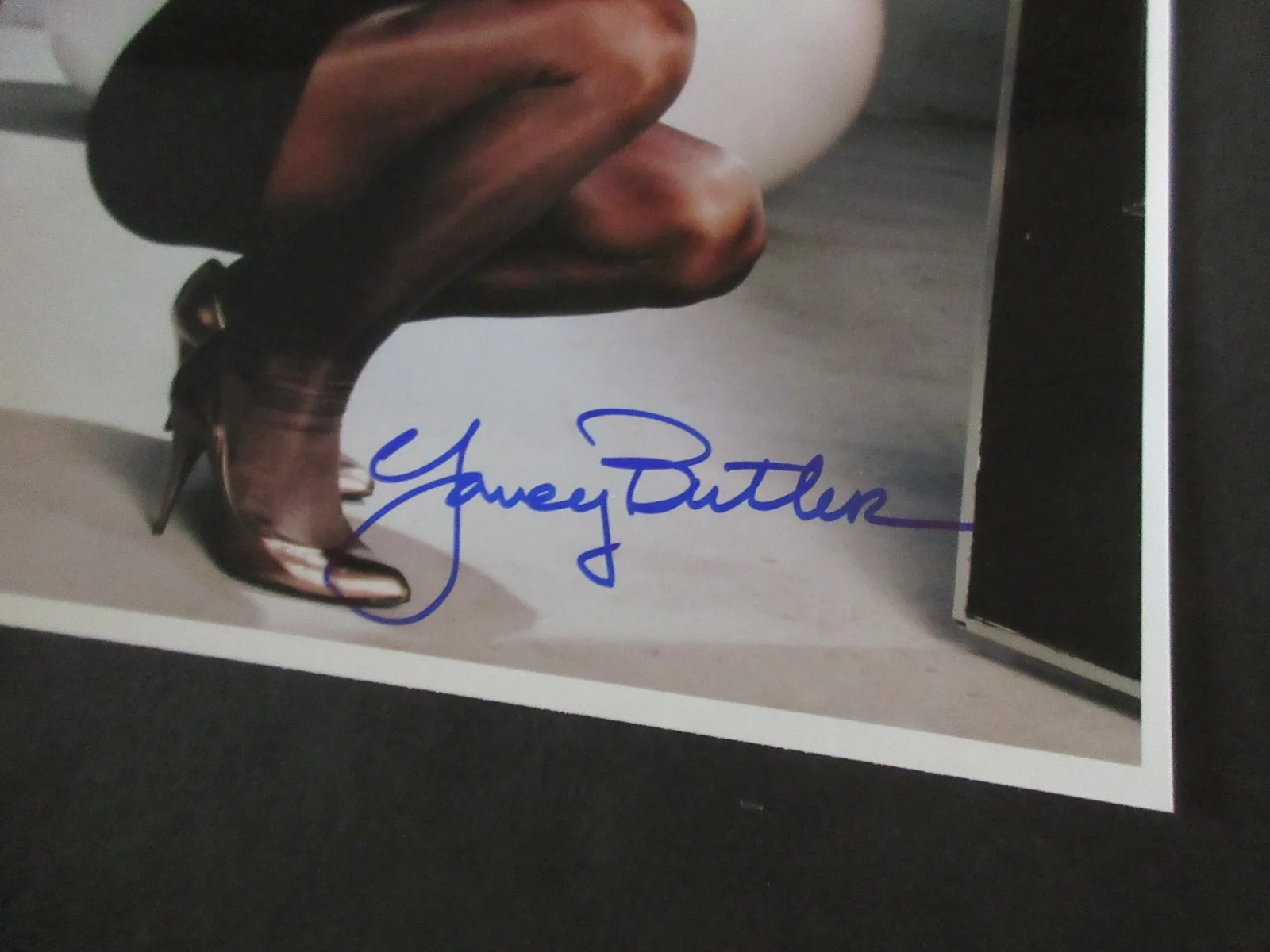 YANCY BUTLER — YANCY BUTLER - AUTOGRAPH 8X10 COLOR PHOTO COAa, изображение 4