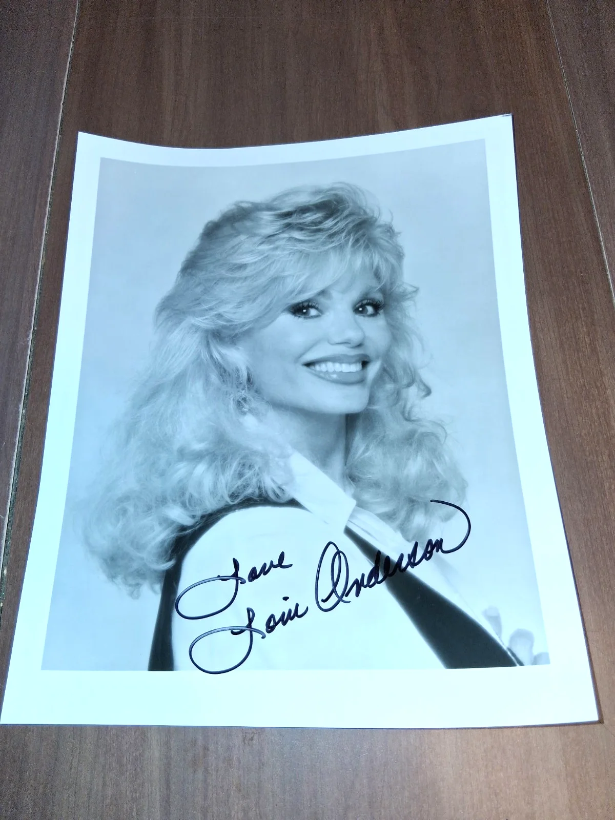 Loni Anderson — LONI ANDERSON STAR OF WKRP IN CINCINNATI /ACTRESS BEAUTIFUL SIGNED 8x10 PICTURE