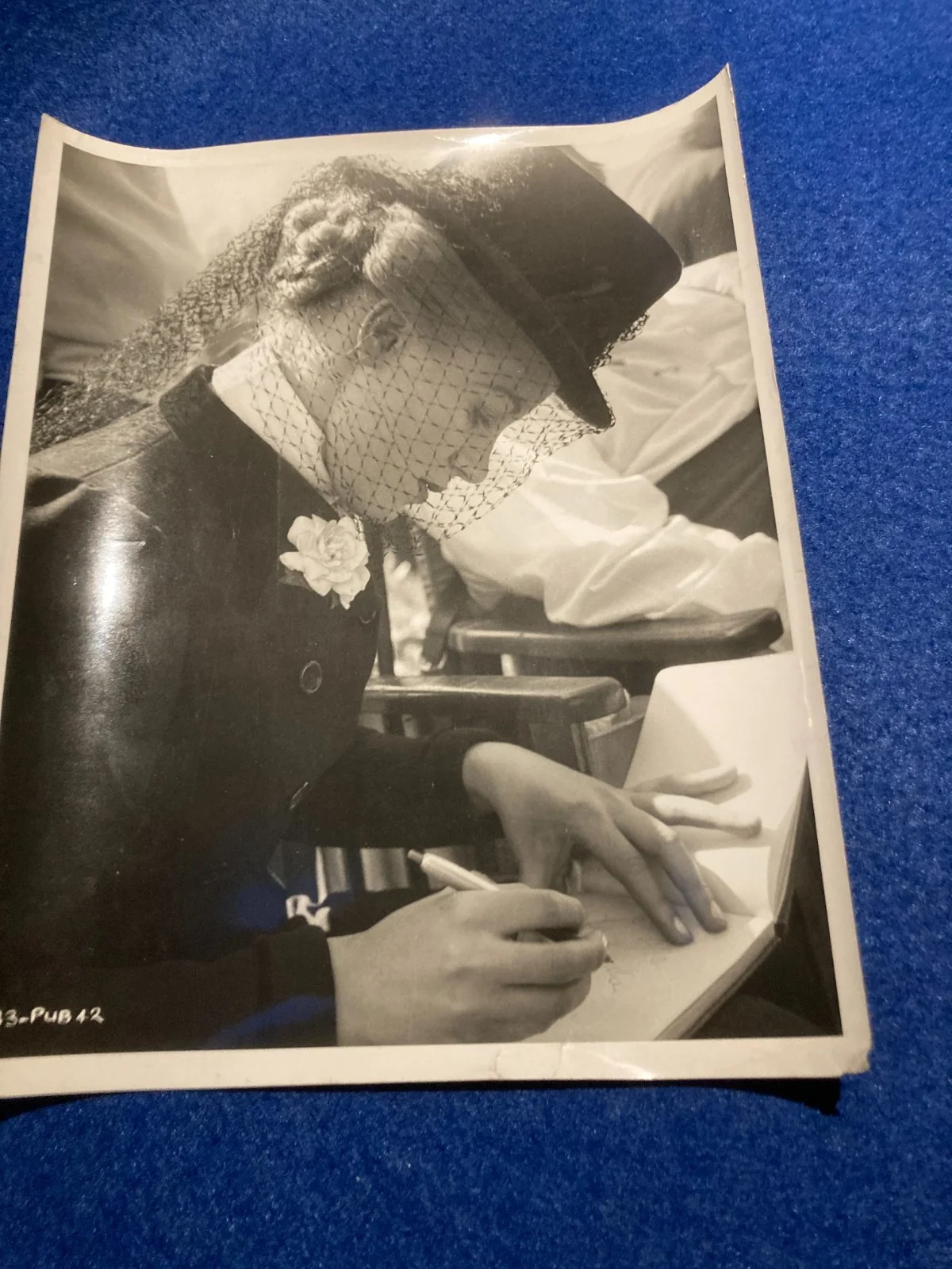 1955 film Storm Over the Nile, Mary Ure plays Mary Burroughs AUTOGRAPH HUNTERS, изображение 2