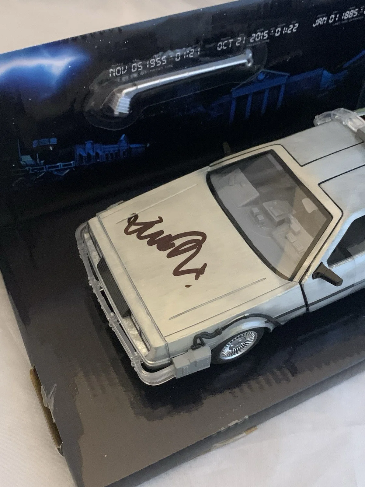 Michael J. Fox — Michael J. Fox Signed 1:24 DeLorean Time Machine Back To The Future Beckett, image 2