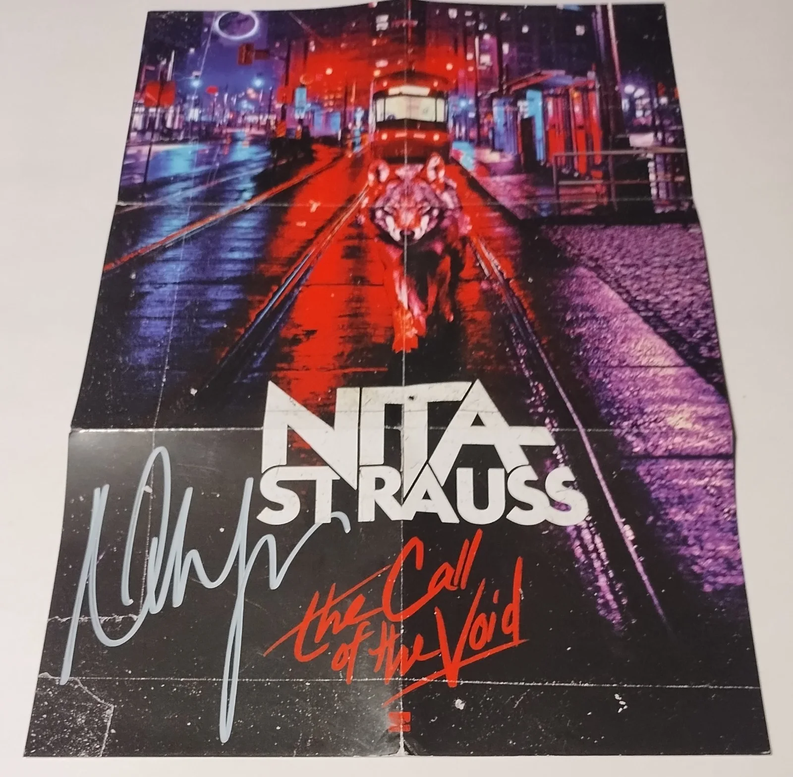 NITA STRAUSS SIGNED THE CALL OF THE VOID CD POSTER PROMO ALICE COOPER GUITARIST, изображение 2