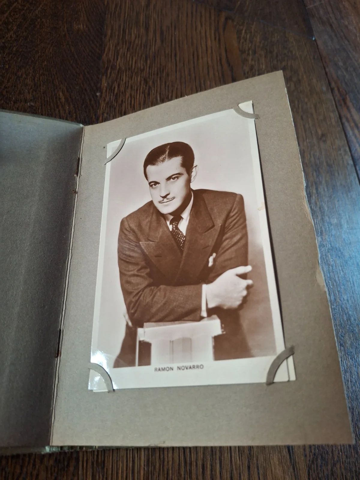 Vintage film star or cinema ephemera. Inc The Golden Album of Film Stars., изображение 3