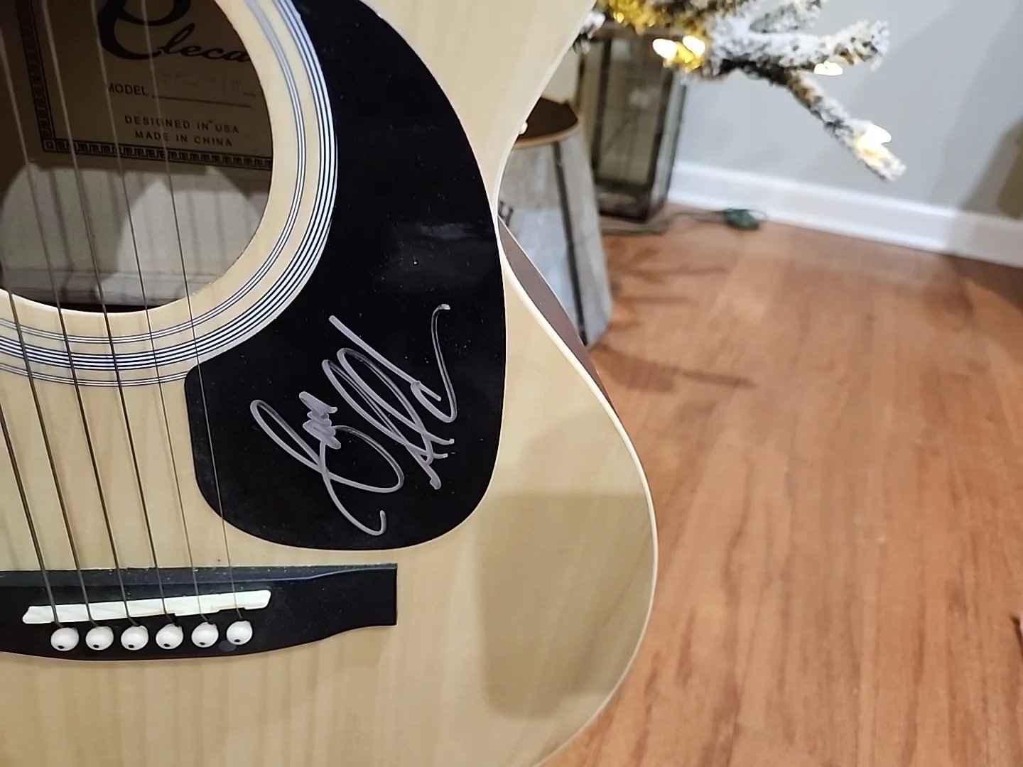 Jason Aldean Autographed Hand Signed Guitar 40', image 2