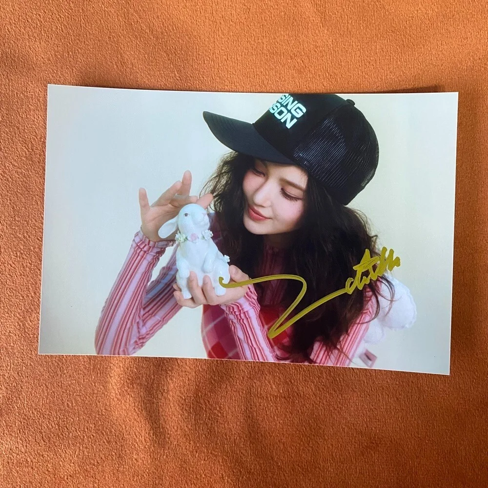 NEWJEANS DANIELLE Autographed Signed Photo K-POP Collection 4*6 2024A, image 3