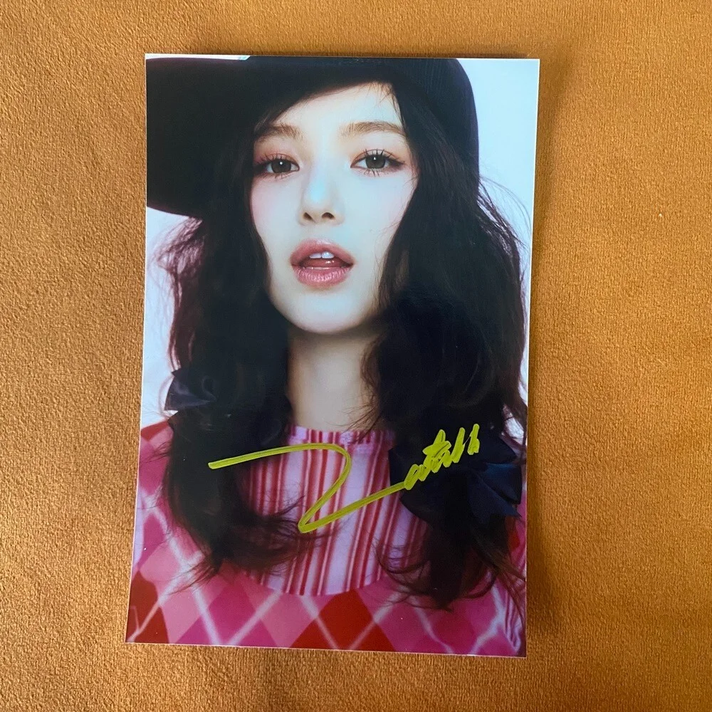 NEWJEANS DANIELLE Autographed Signed Photo K-POP Collection 4*6 2024A, image 5