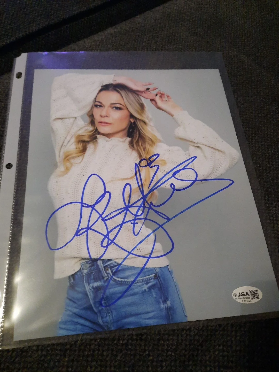 Leann Rimes — Leann Rimes Country Singer Autographed 8x10 Photo With COA JSA, image 2