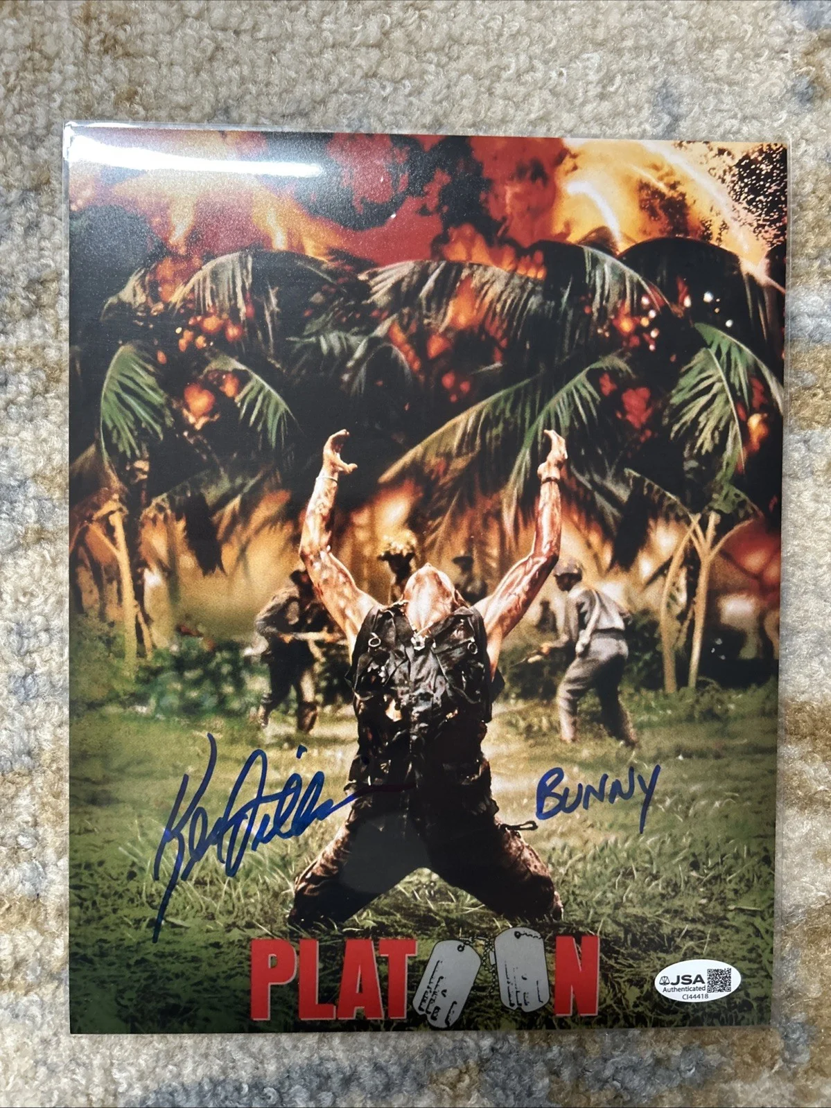 Kevin Dillon — Kevin Dillon Platoon Signed 8x10 Color Photo JSA Authenticated A1 BUNNY