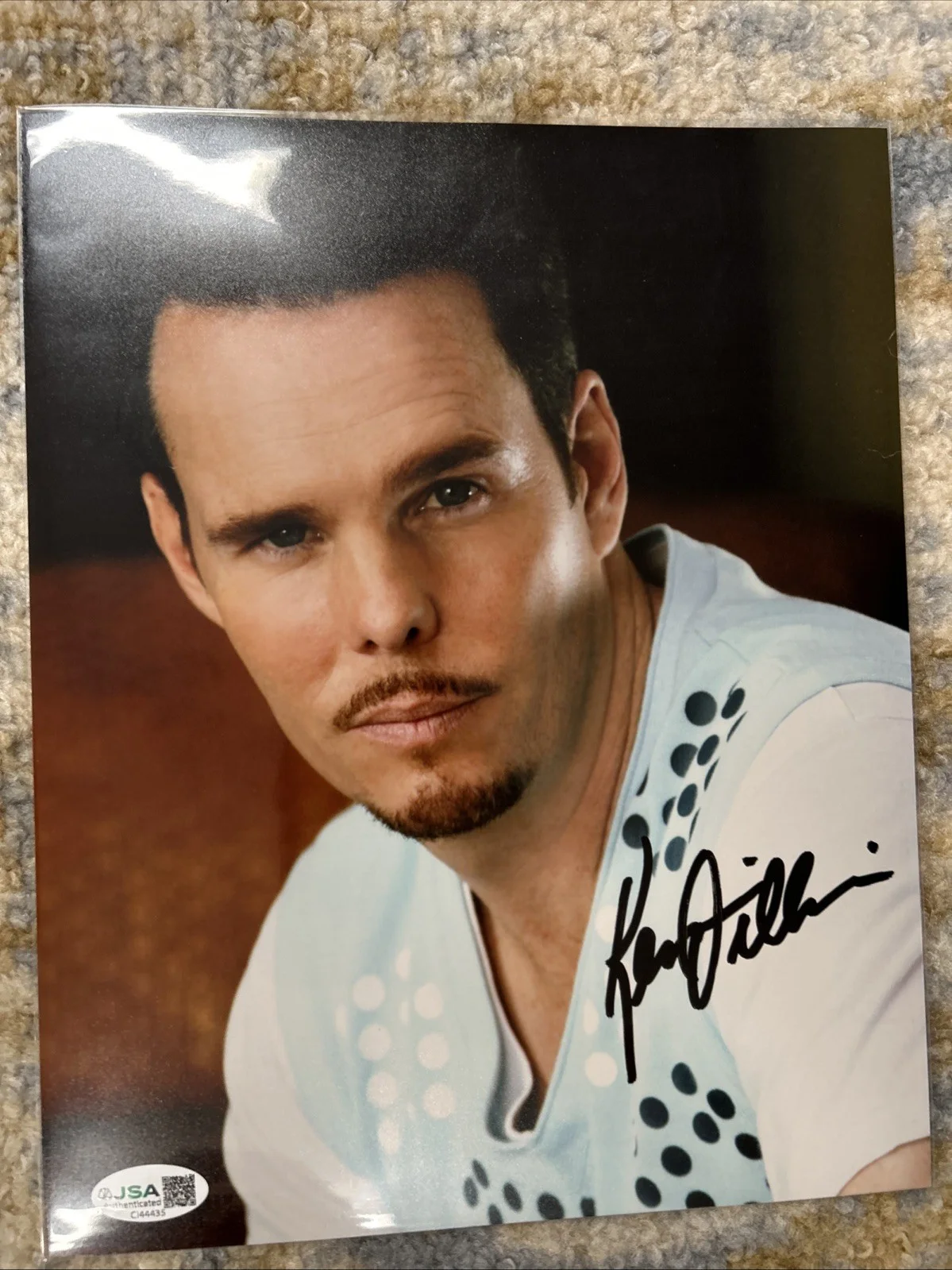 Kevin Dillon — Kevin Dillon Entourage Signed 8x10 Color Photo JSA Authenticated Drama C3