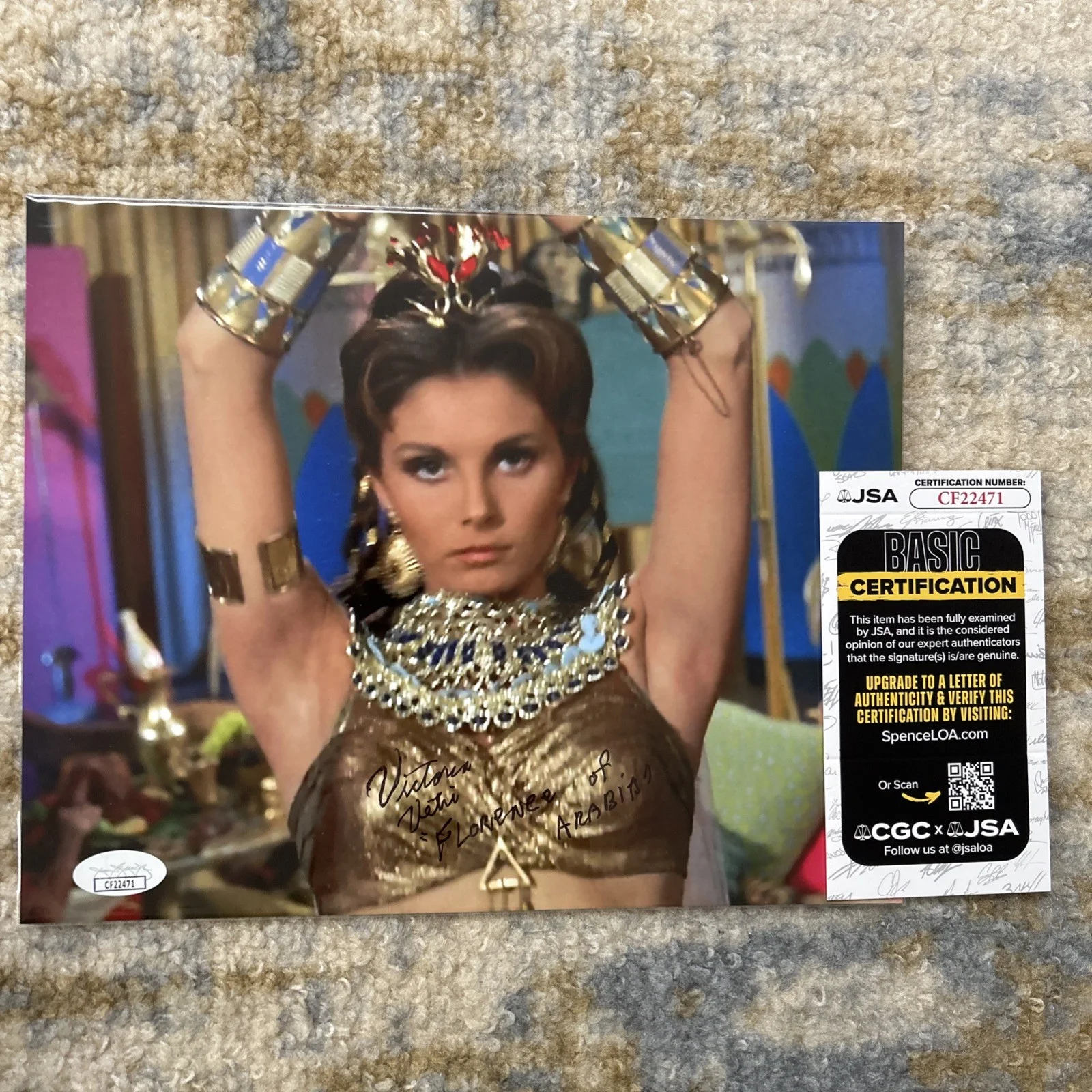 Victoria Vetri — Victoria Vetri Angela Batman Florence of Arabia Signed Photo JSA Authenticated A, изображение 2
