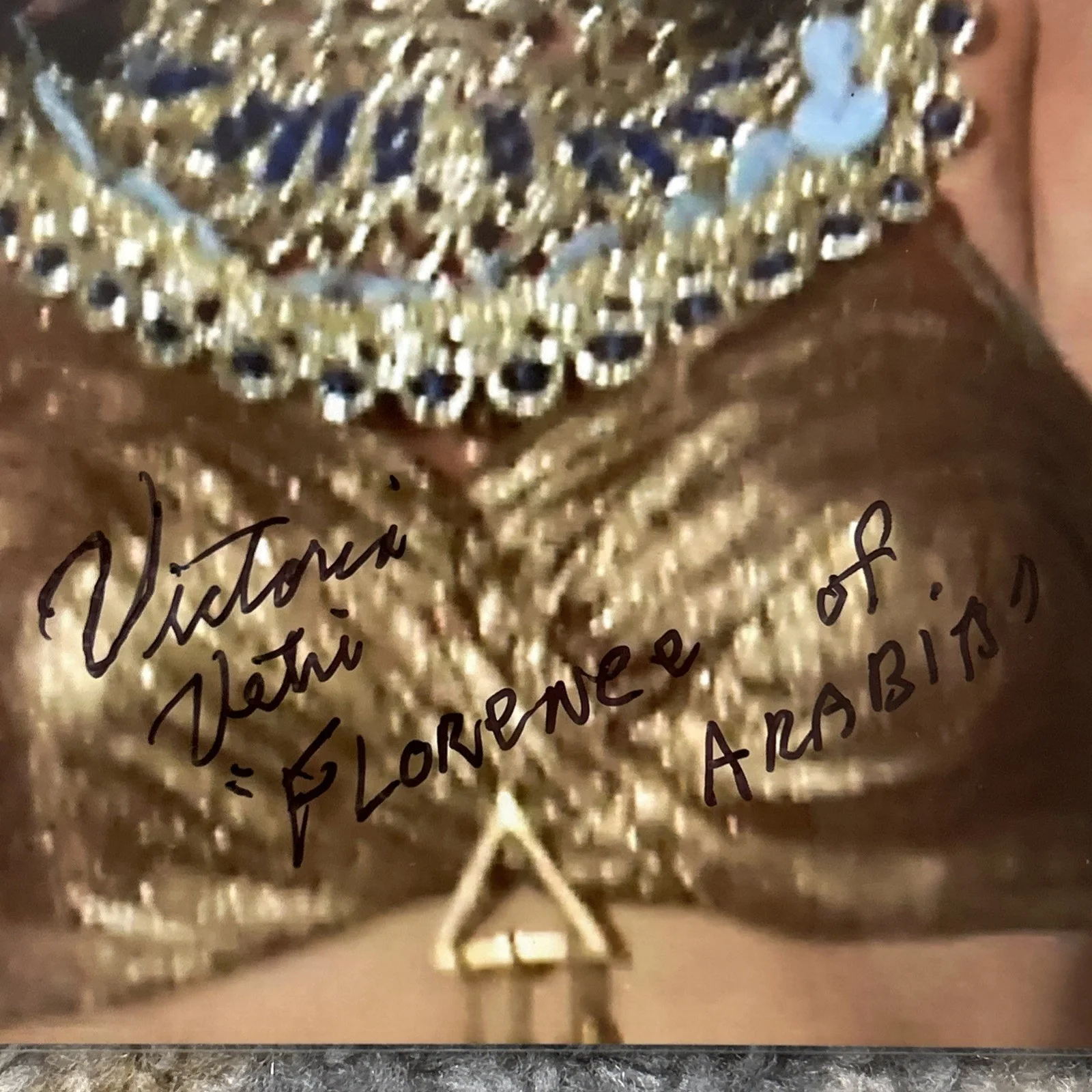 Victoria Vetri — Victoria Vetri Angela Batman Florence of Arabia Signed Photo JSA Authenticated A, изображение 5