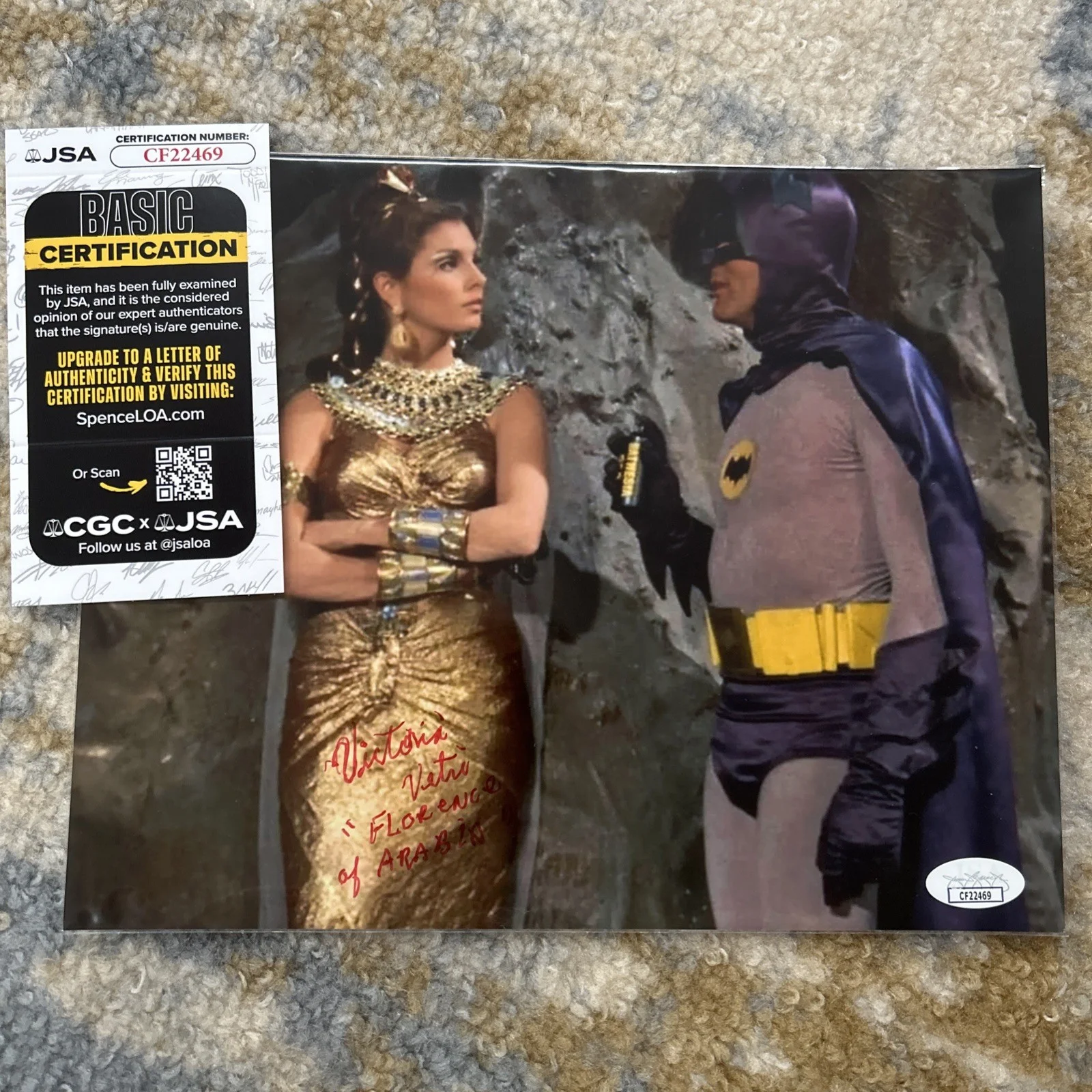 Victoria Vetri — Victoria Vetri Batman Florence of Arabia Signed Photo JSA Authenticated C, изображение 2