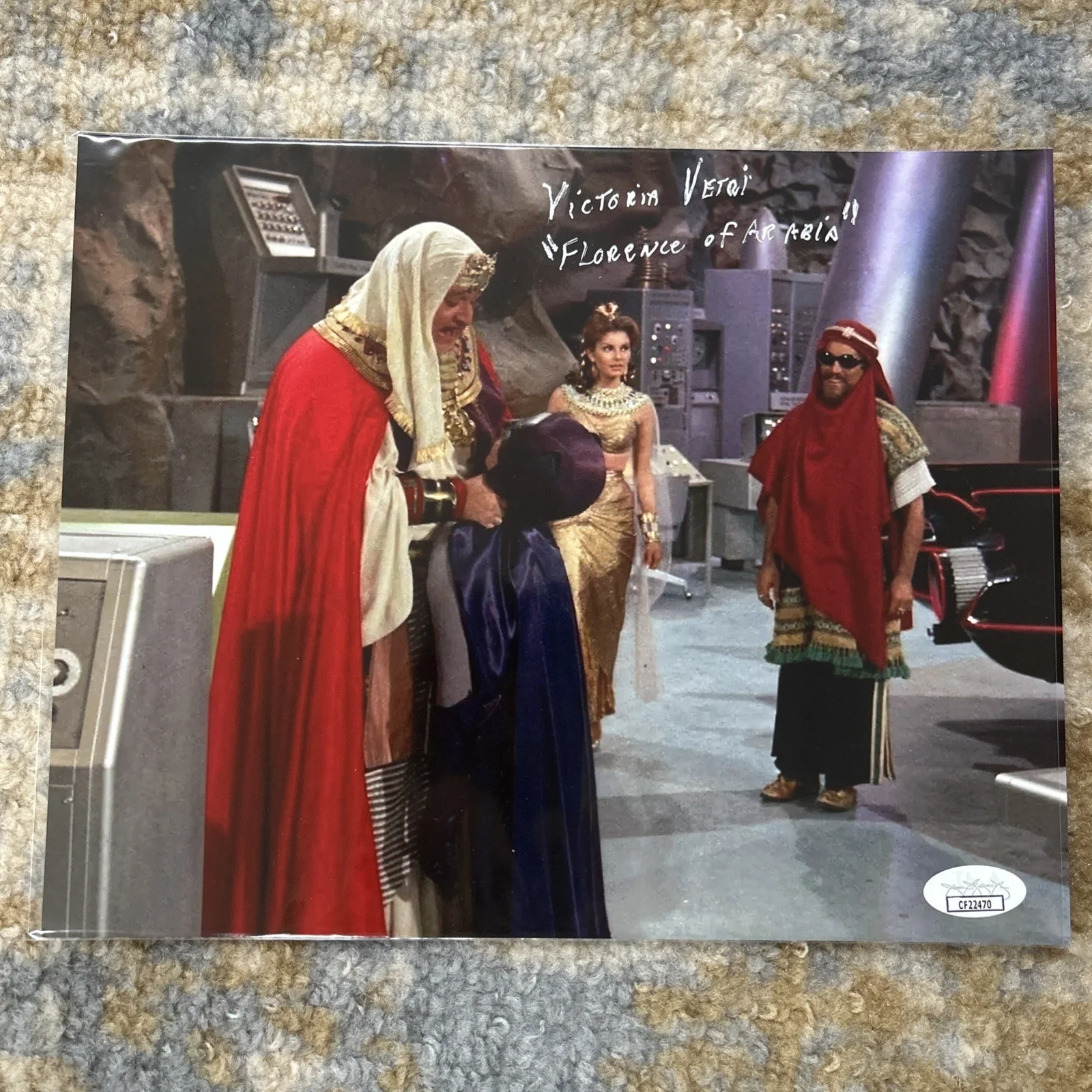 Victoria Vetri — Victoria Vetri Angela Batman Florence of Arabia Signed Photo JSA Authenticated B
