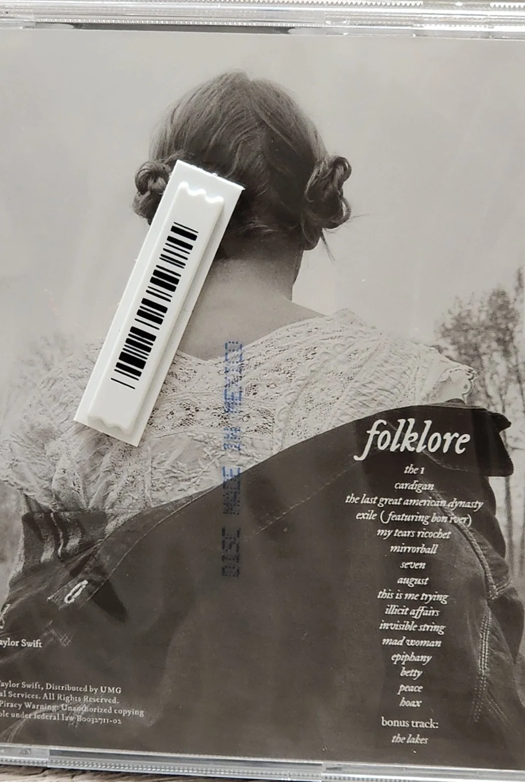 RARE TAYLOR SWIFT FORKLORE SIGNED CD FROM MEXICO DISTRIBUTOR W/❤️ SHAPED SIGNED, image 2
