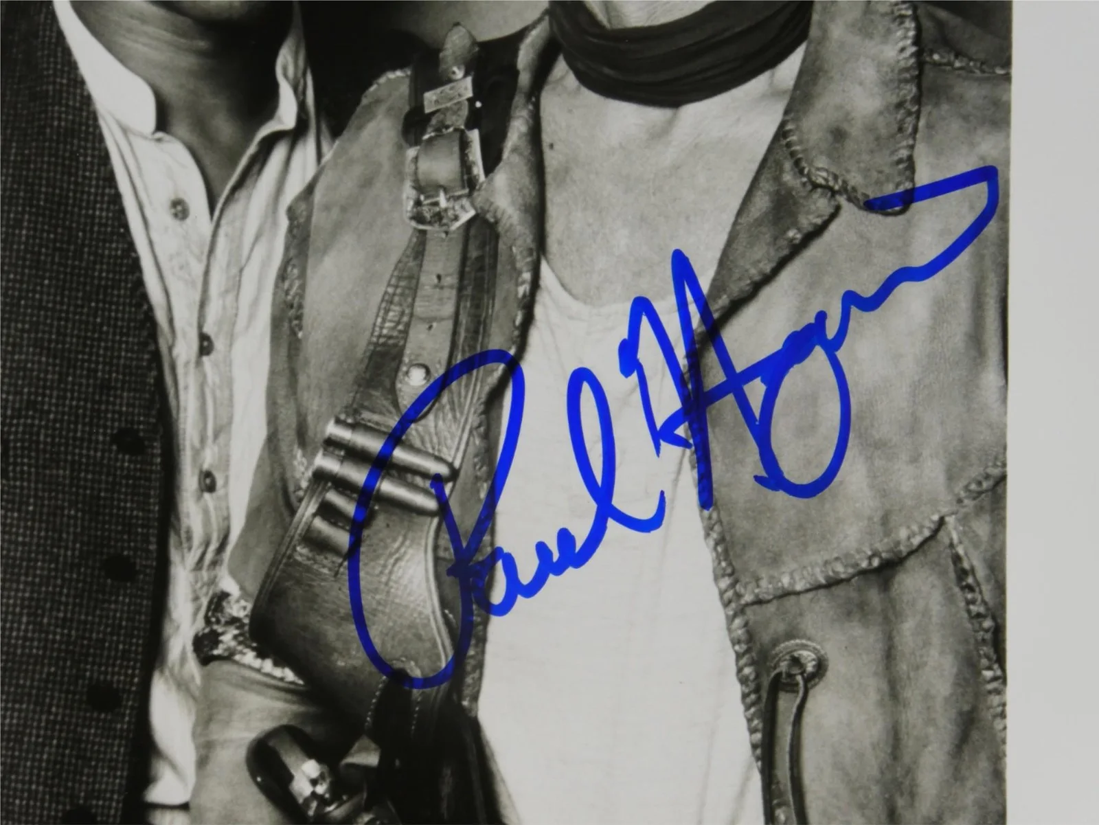 Paul Hogan — Paul Hogan Signed B&W 8x10 Promo Photo Lightning Jack Autographed JSA COA, image 3