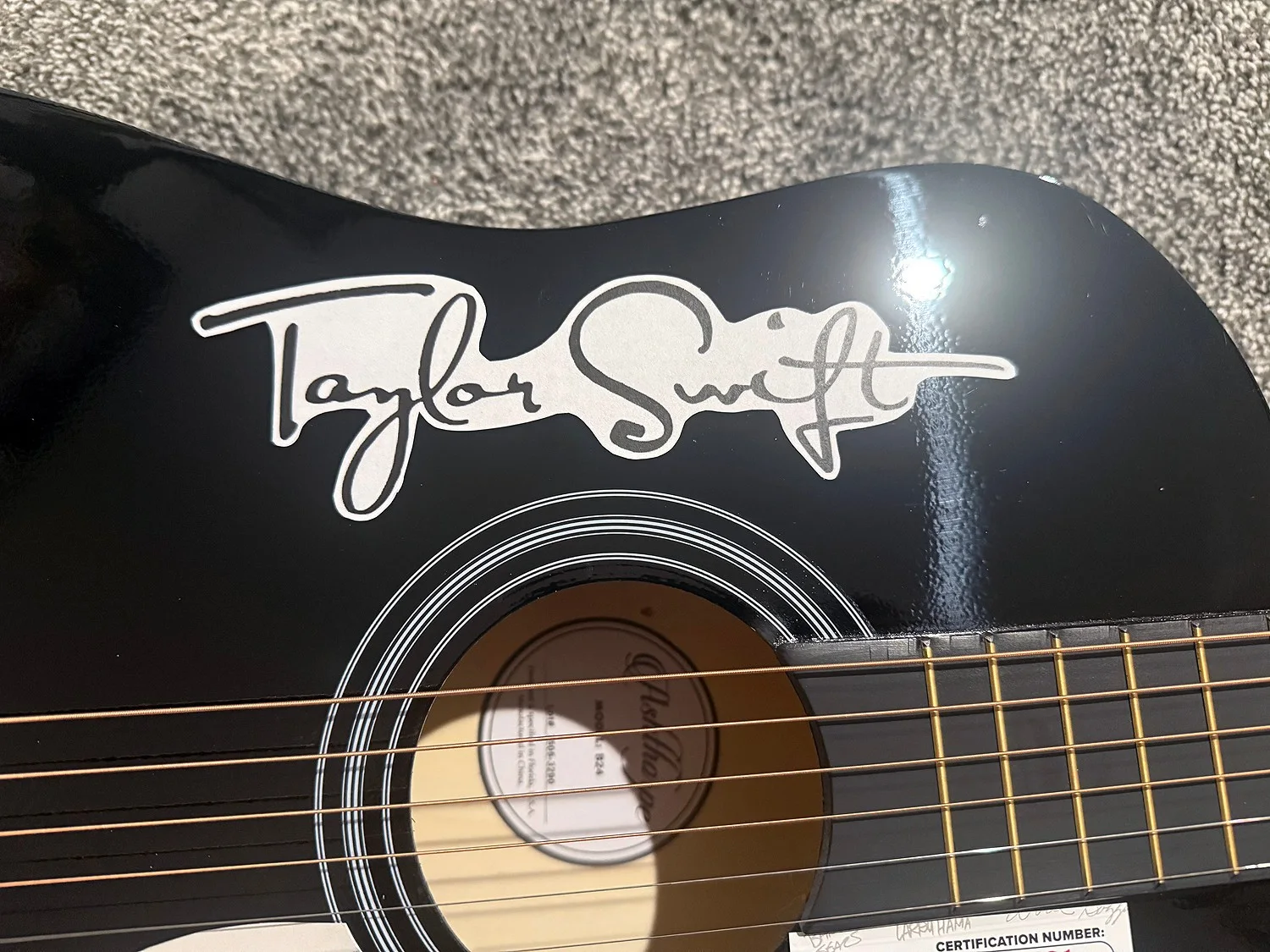 TAYLOR SWIFT Eras Tour Tourtured Poets Autograph SIGNED Acoustic Guitar JSA COA, изображение 4