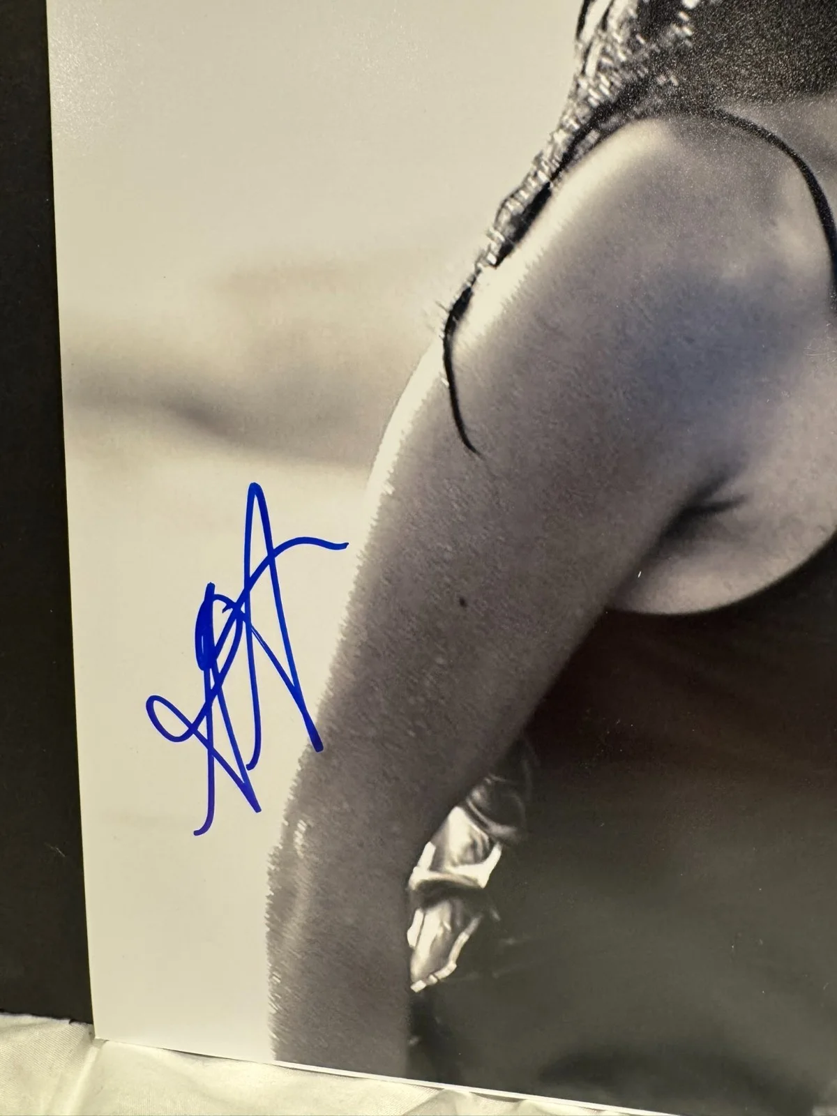 ADRIA ARJONA SIGNED 11X14 PHOTO AUTO BEAUTIFUL SEXY BECKETT BAS COA, изображение 2