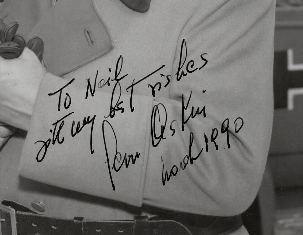 Leon Askin — Leon Askin Signed Vintage 8x10 B&W Hogans Heroes Photo - JSA Authentication, изображение 2