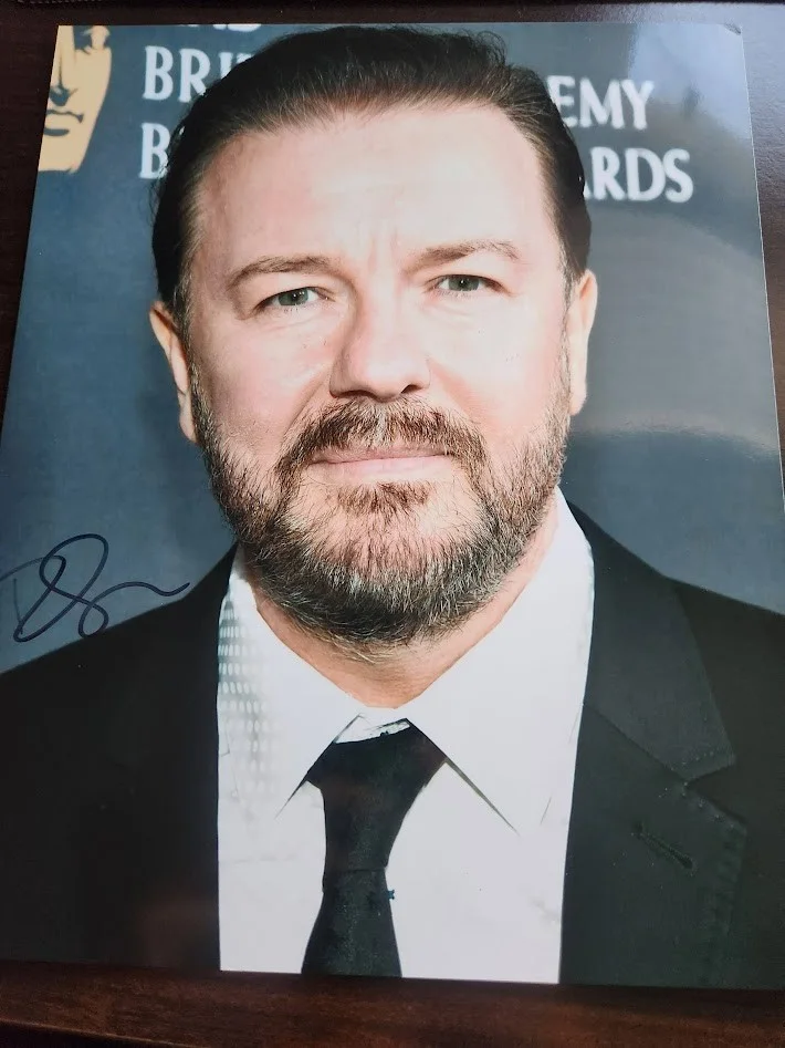 Ricky Gervais — Ricky Gervais Comedian AUTOGRAPH Signed 8x10 Photo