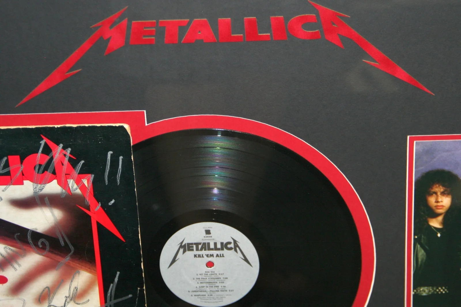 Cliff Burton, Kirk Hammett, Lars Ulrich, James Hetfield — C. Burton J. Hetfield +2 Signed Framed Metallica Kill'Em All Album PSA/DNA LOA, изображение 3