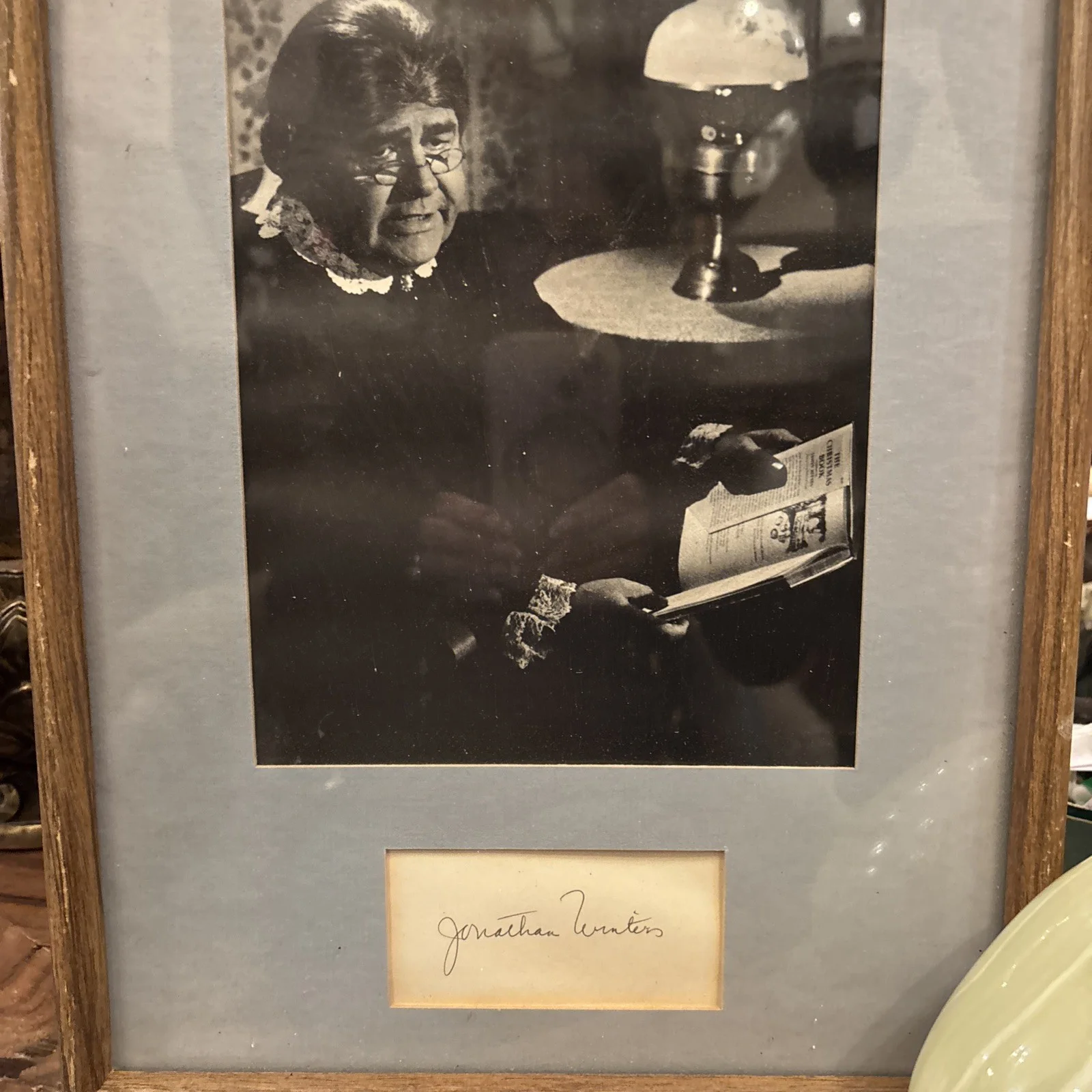 Jonathan Winters — jonathan winters signed Memorabilia Photo And Signature Frames 12” X 14.5”, изображение 2