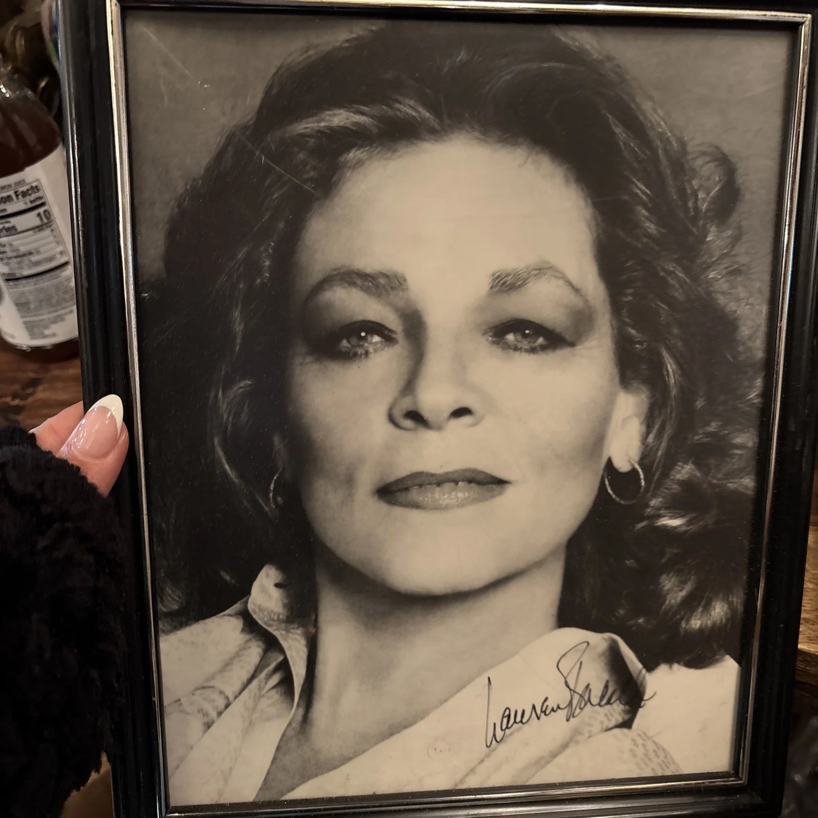 Lauren Bacall — lauren bacall signed Black And White Photo Memorabilia 9x 11”