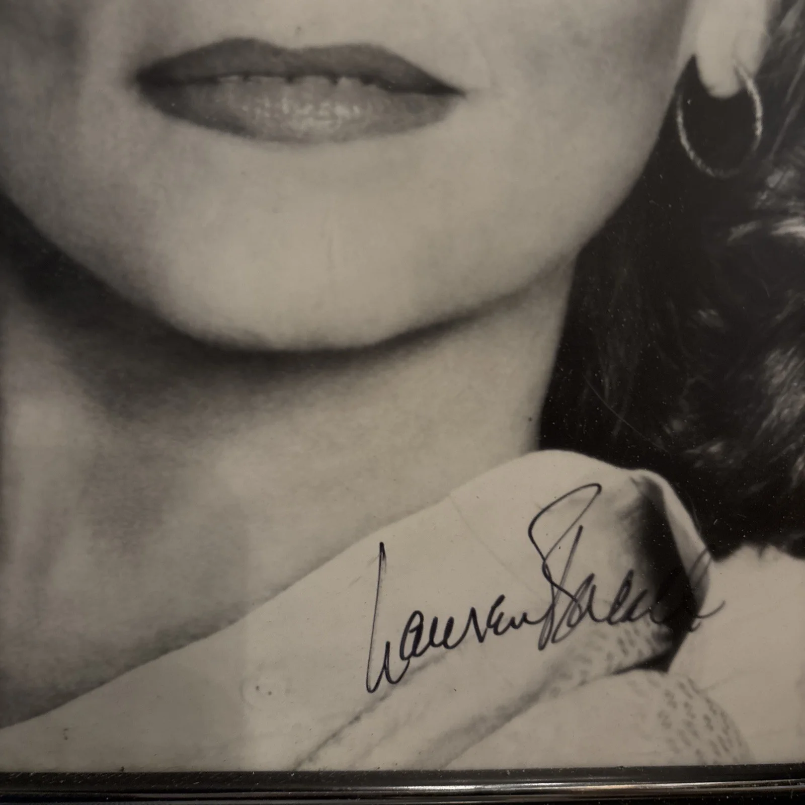 Lauren Bacall — lauren bacall signed Black And White Photo Memorabilia 9x 11”, image 2