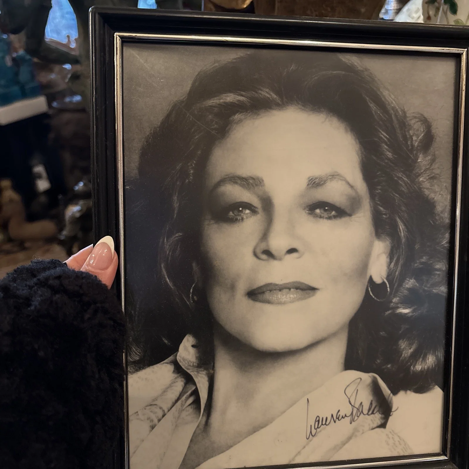 Lauren Bacall — lauren bacall signed Black And White Photo Memorabilia 9x 11”, image 4