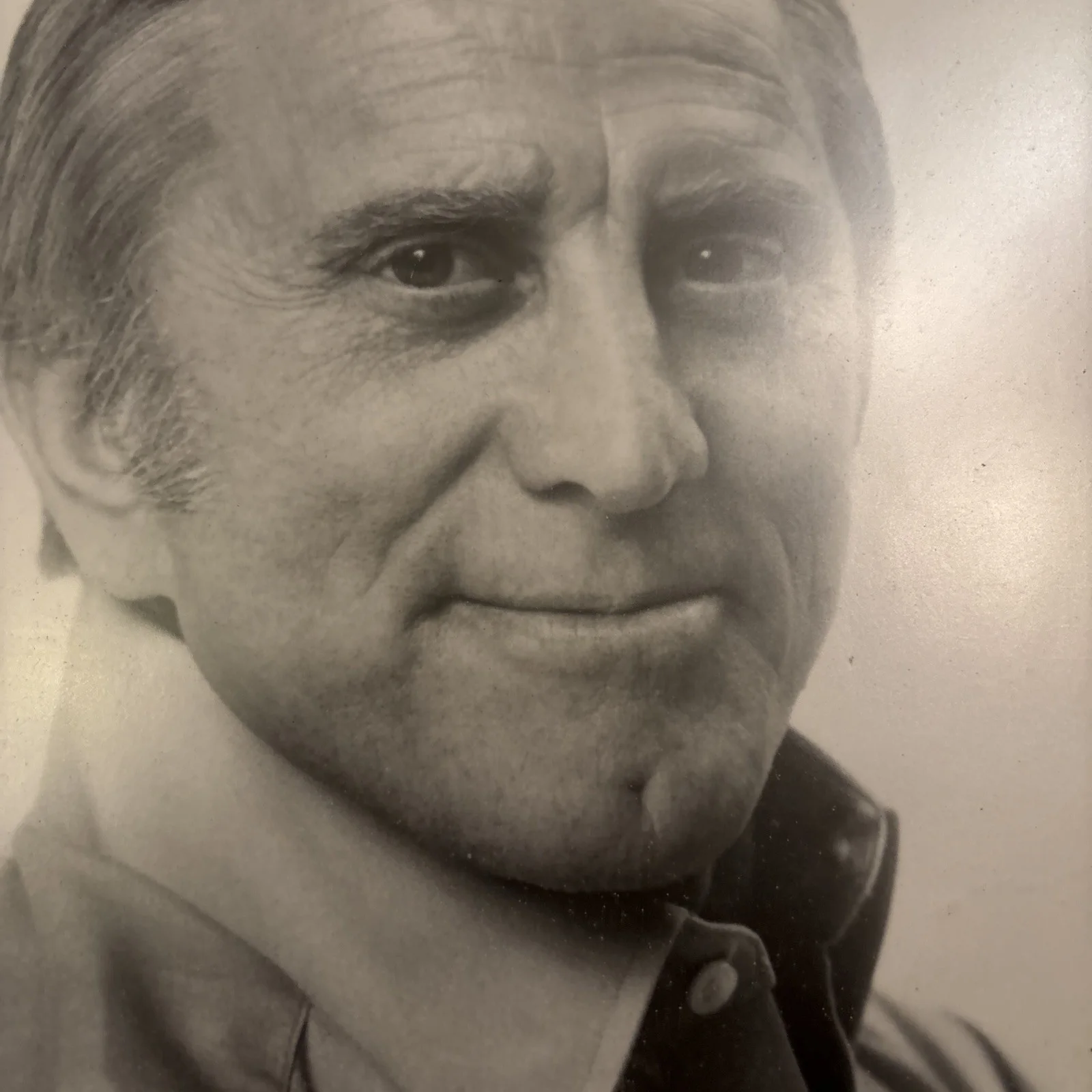Kirk Douglas — Signed Kirk Douglas Photo Memorabilia 9” X 11”, image 4