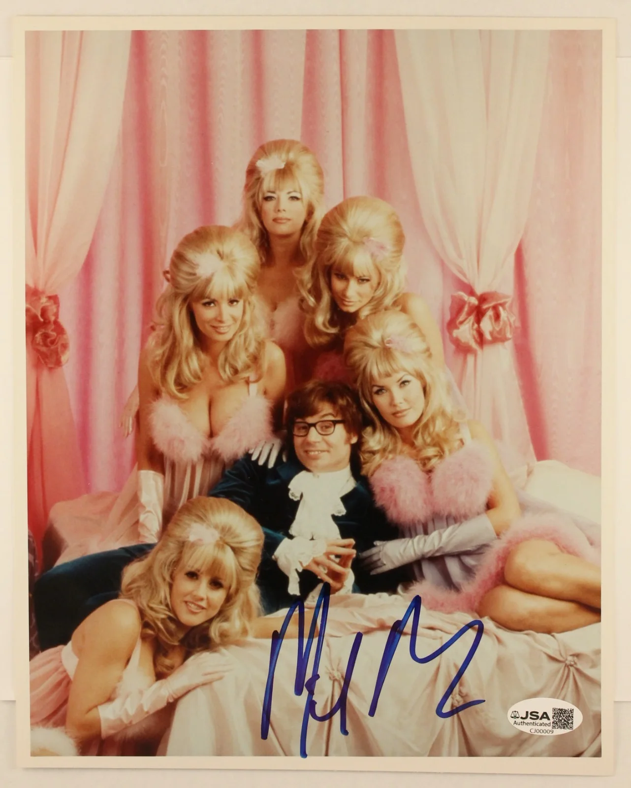 Mike Myers — Mike Myers Austin Powers with Fembots Signed 8x10 Photo JSA Authenticated