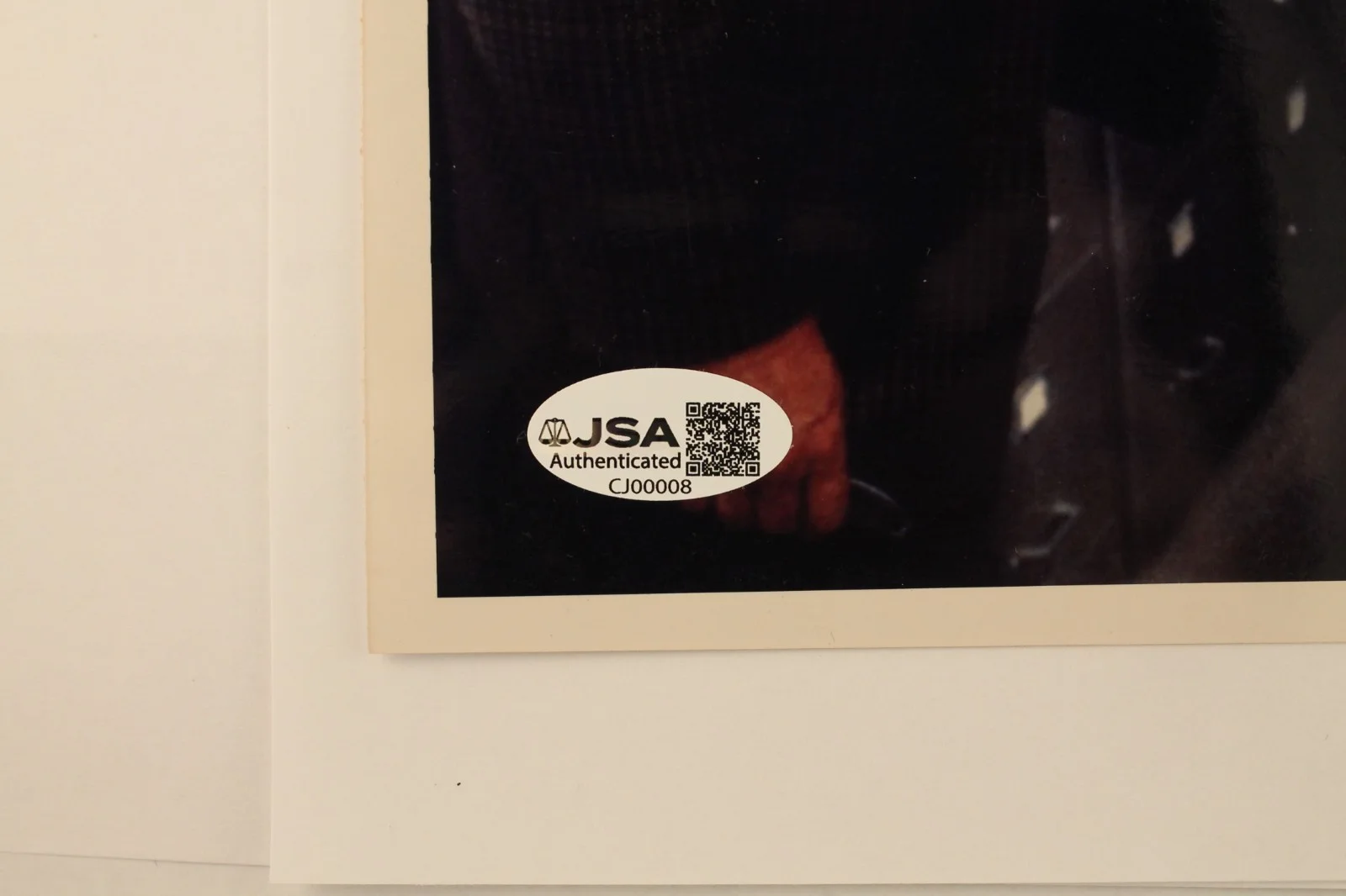 Leslie Nielson — Leslie Nielson Signed Naked Gun Funny Scene 8x10 Photo JSA Authenticated, image 2