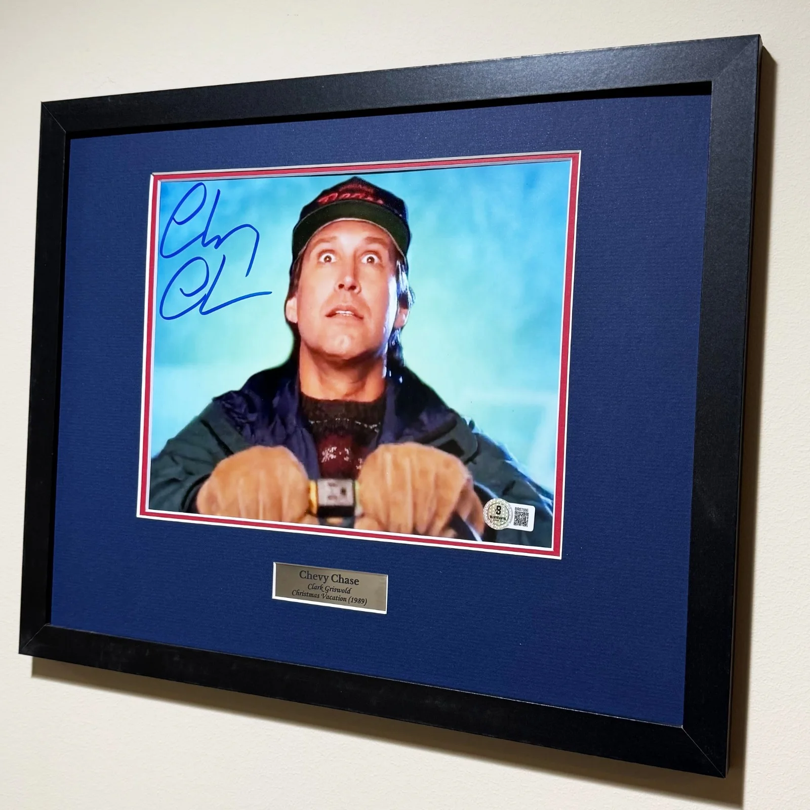 Chevy Chase — CHEVY CHASE SIGNED PHOTO | CHRISTMAS VACATION (1989) | FRAMED | BAS HOLO, изображение 3