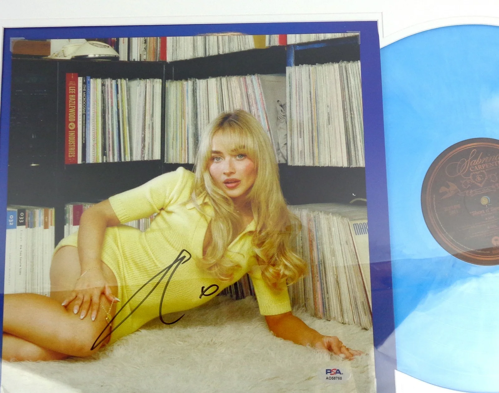 Sabrina Carpenter — Sabrina Carpenter Signed Short N' Sweet Vinyl Record Album Framed PSA/DNA COA, изображение 2