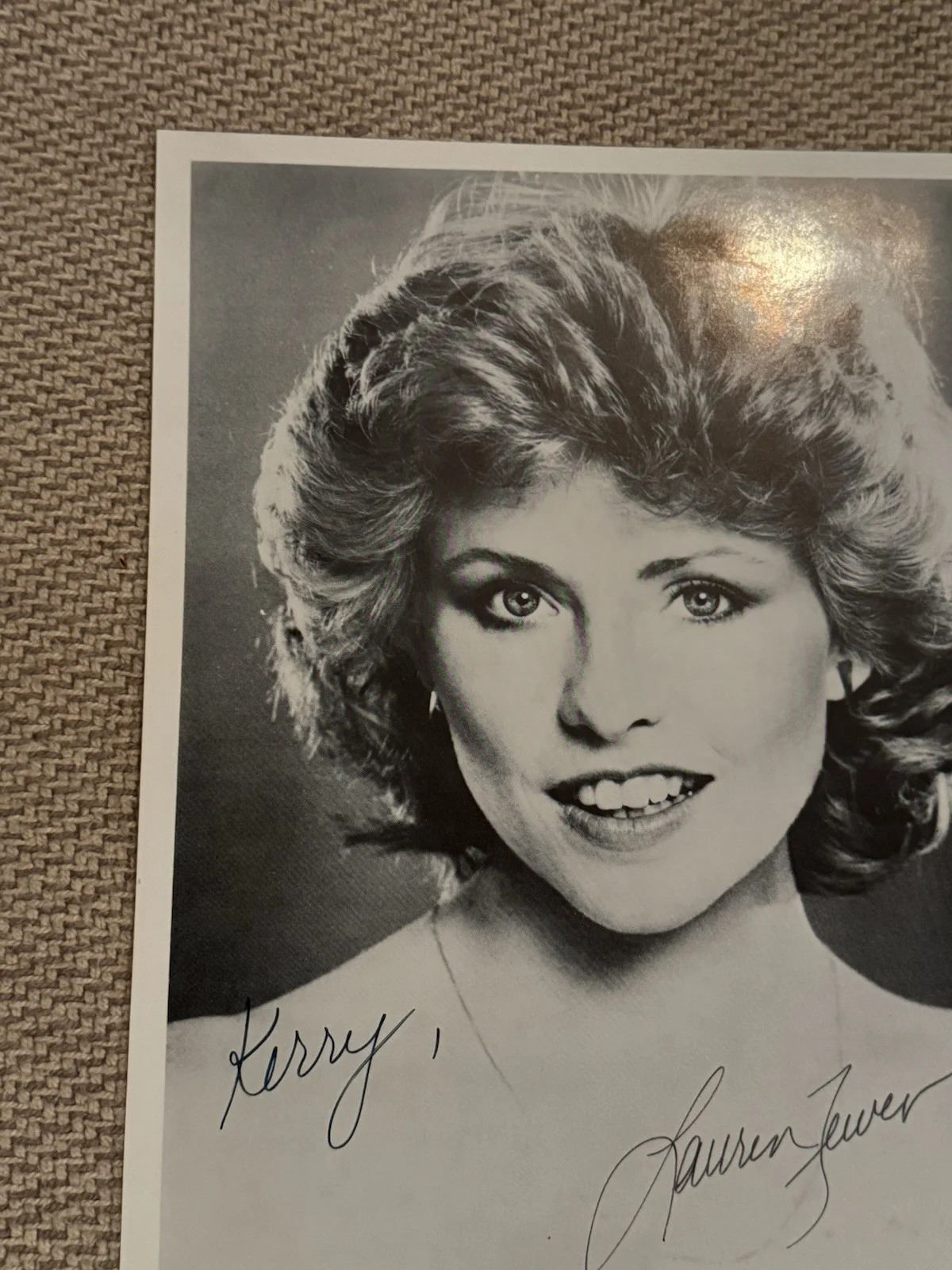 Lauren Tewes — Vintage 1970’s Lauren Tewes Stock Studio Autographed Picture - 8” x 10”, изображение 4