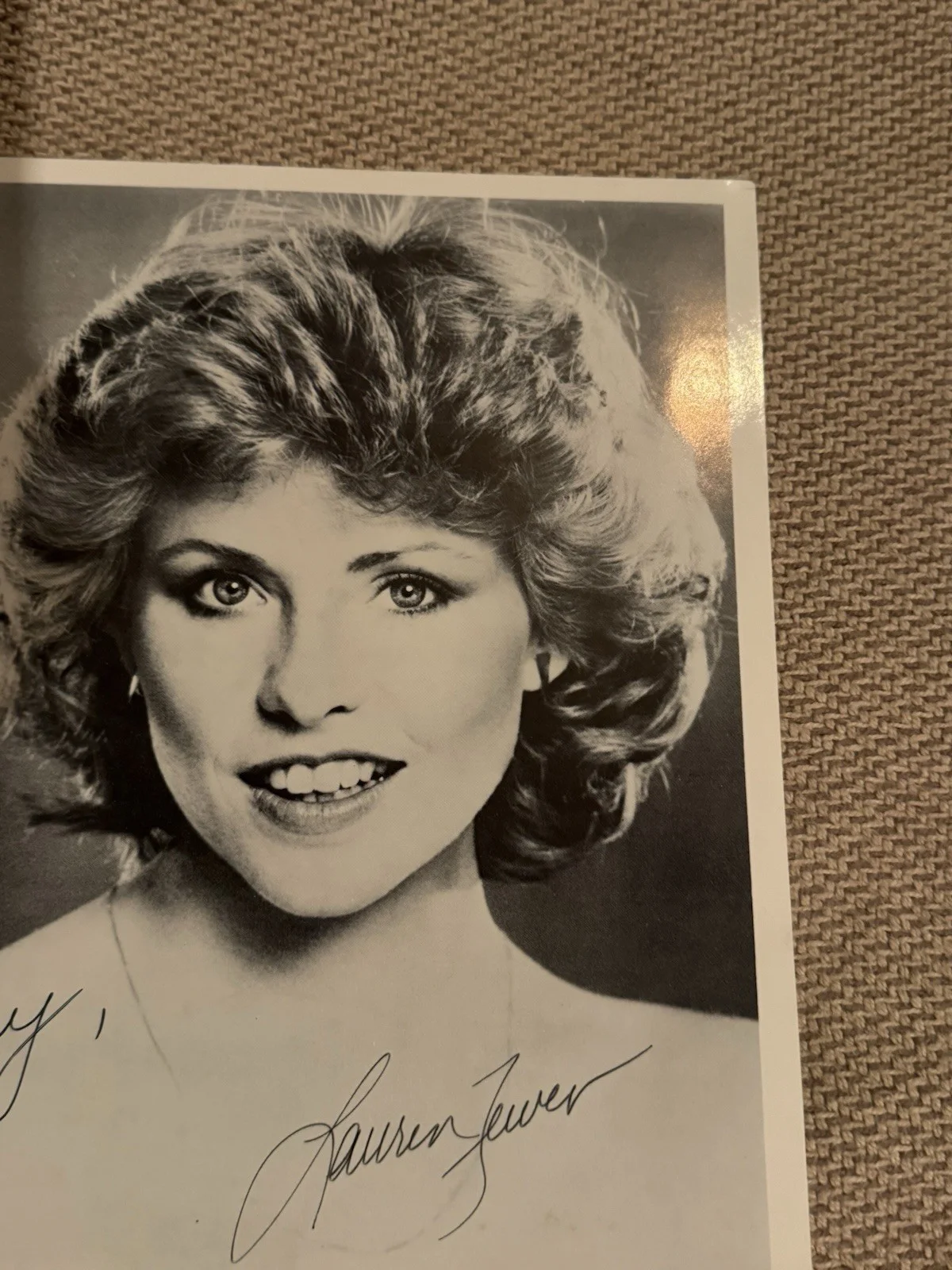 Lauren Tewes — Vintage 1970’s Lauren Tewes Stock Studio Autographed Picture - 8” x 10”, изображение 5