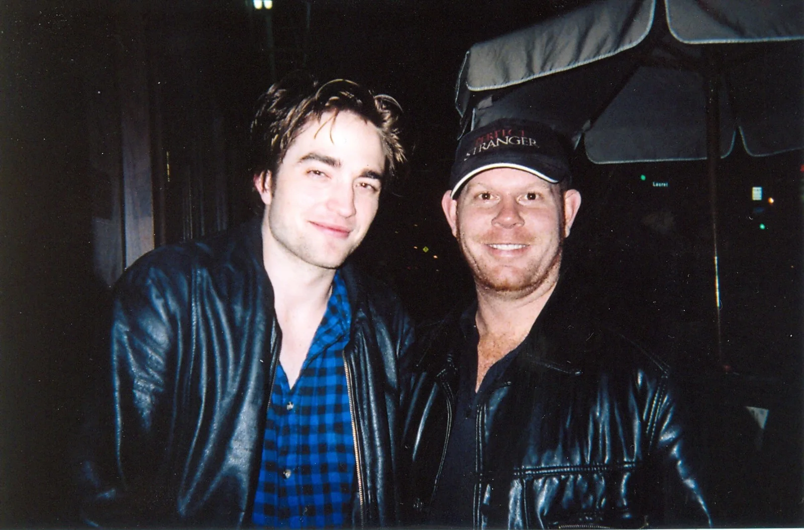 ROBERT PATTINSON — Robert Pattinson The Batman matted signed cut index card with photo 11x17 #1, image 3