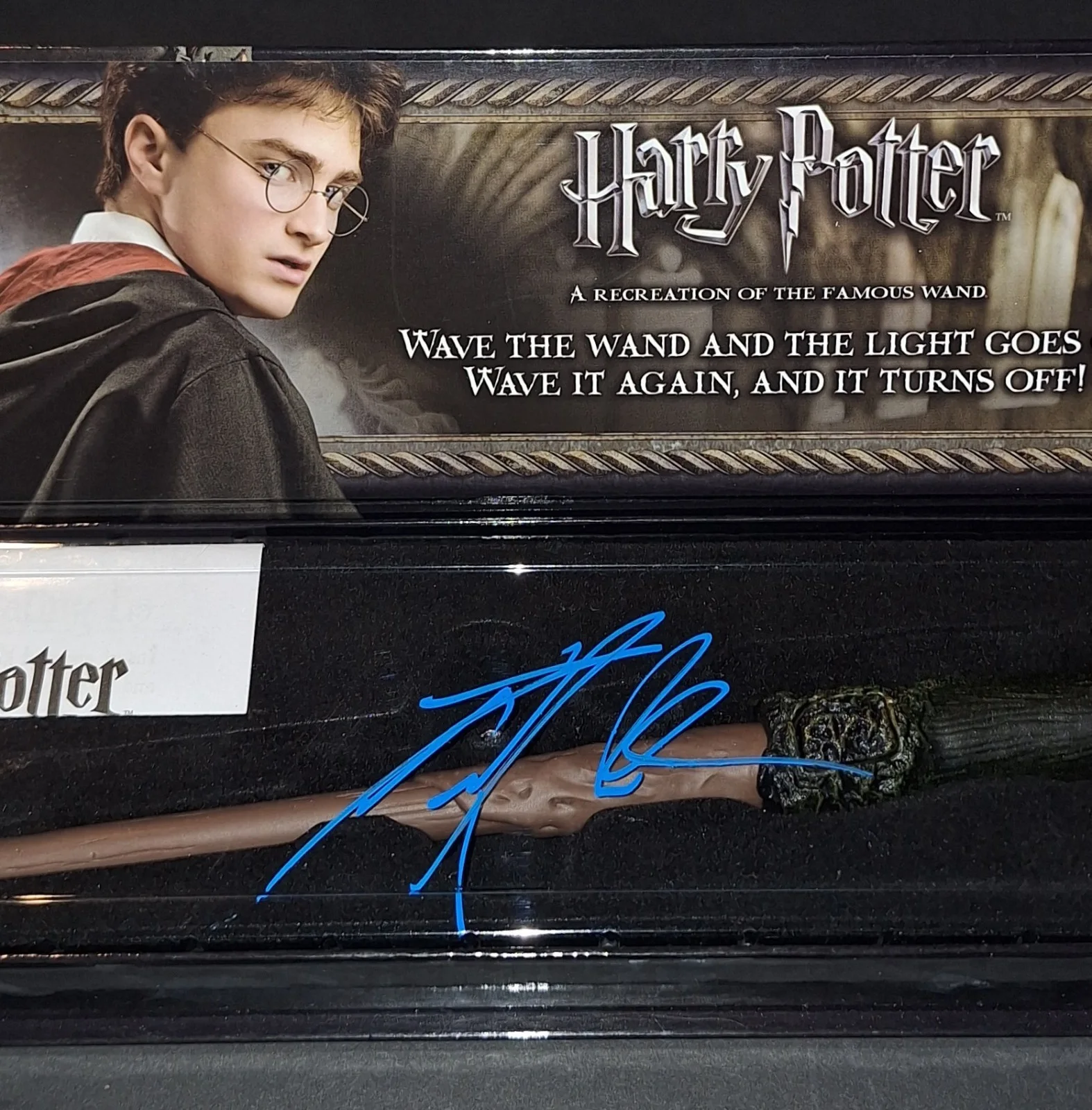 Daniel Radcliffe — Daniel Radcliffe Signed Autographed Illuminating Wand Harry Potter Beckett COA, image 2