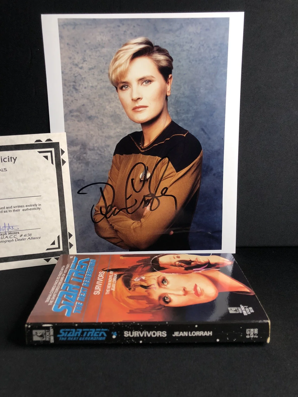 Denise Crosby — Signed Denise Crosby “Tasha Yar” Star Trek 8x10 Photo w/COA Signed TNG Book Lot, изображение 4
