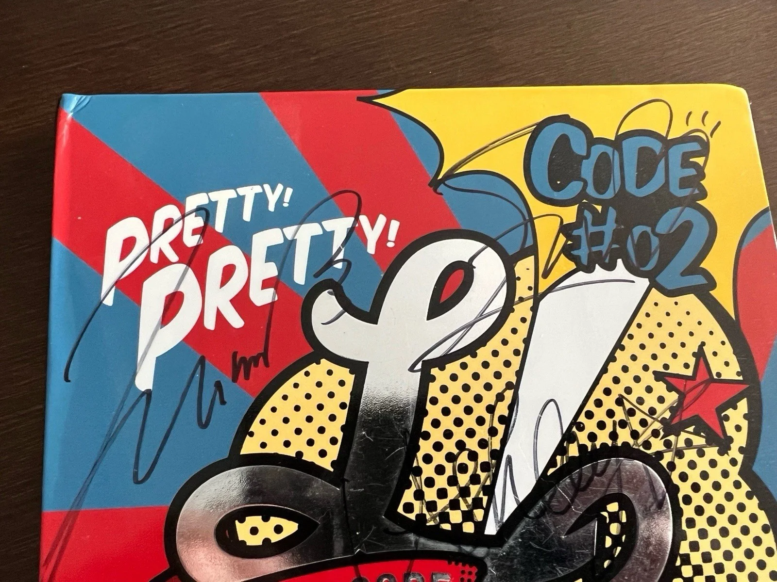 LADIES CODE PRETTY PRETTY SIGNED AUTOGRAPHED W/ RARE GROUP PHOTO CARD, изображение 2