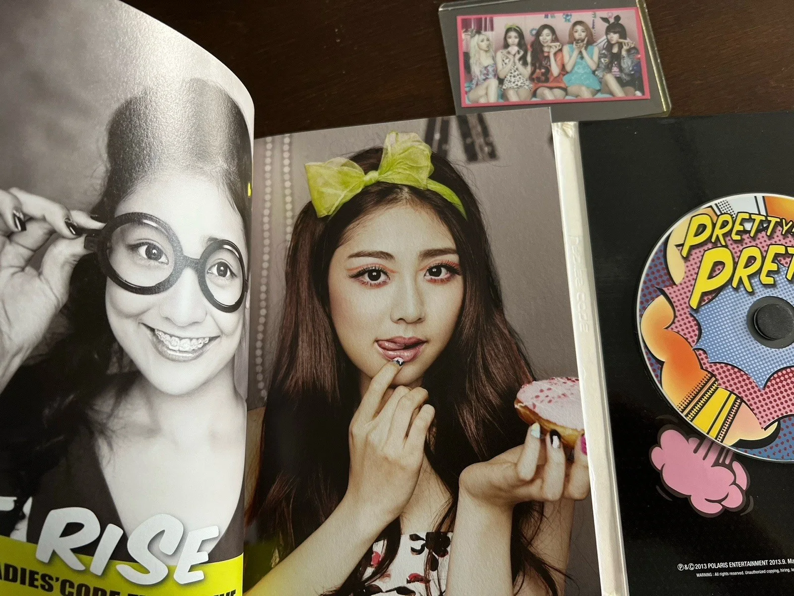 LADIES CODE PRETTY PRETTY SIGNED AUTOGRAPHED W/ RARE GROUP PHOTO CARD, изображение 4