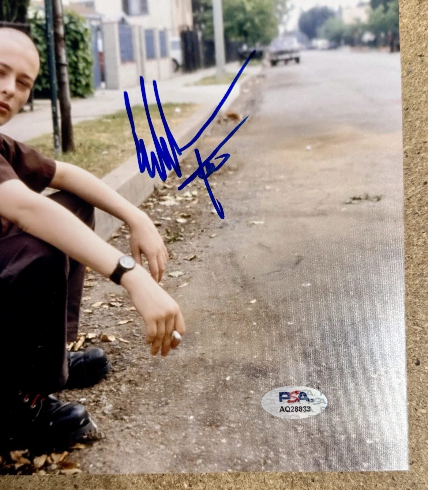 Edward Furlong — Edward Furlong Signed American History X “Danny” 8x10 Photo With PSA/DNA COA, изображение 2