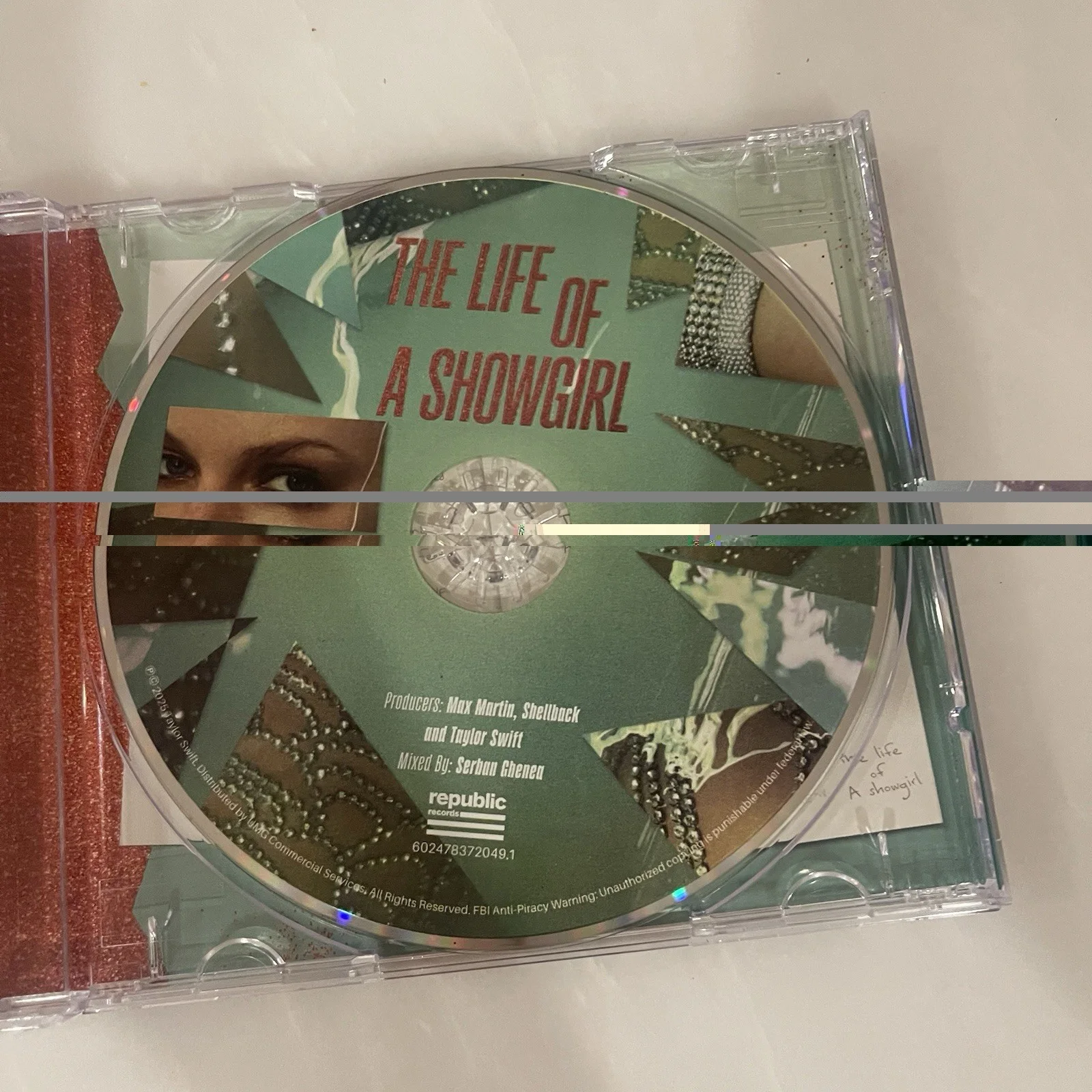 Taylor Swift The Life Of A Showgirl TLOAS Hand Signed Autographed CD Photo 2, изображение 4