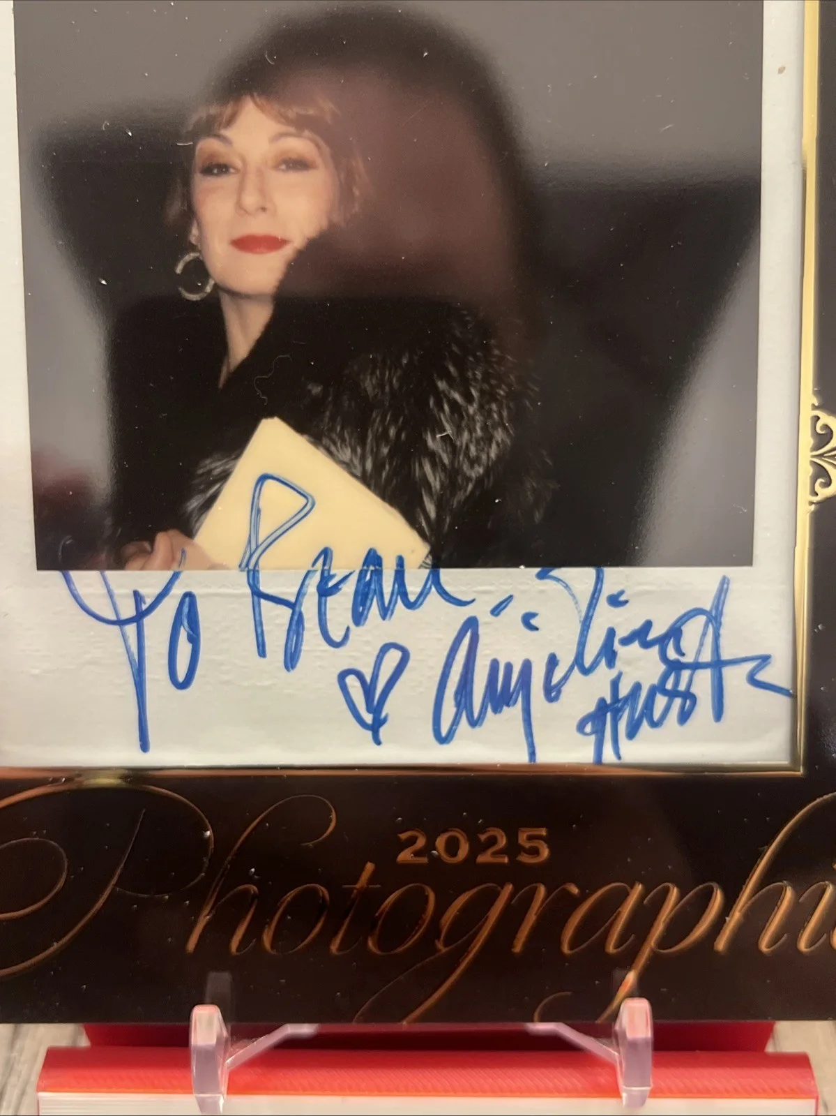2025 Leaf Photographic Anjelica Huston Autograph 1/1 Framed Polaroid Card, изображение 4