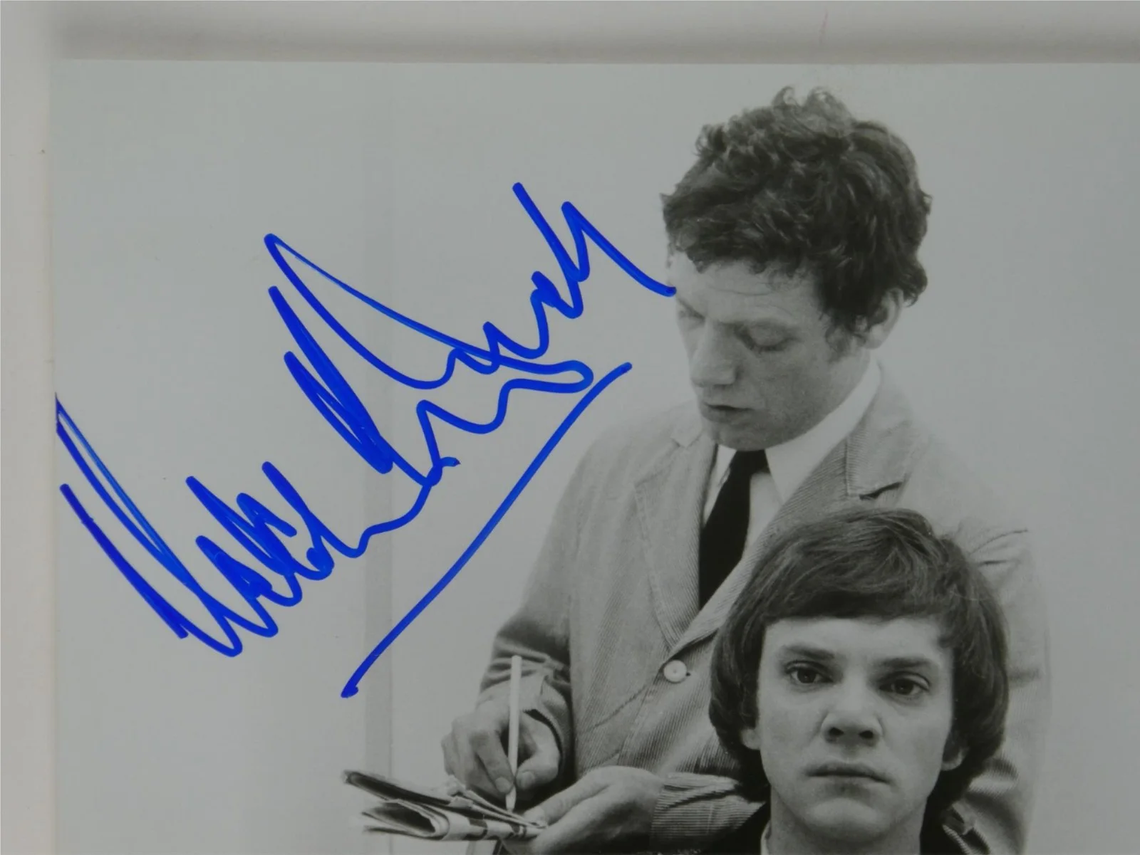 Malcolm McDowell — Malcolm McDowell Signed B&W 7.25x9.5 Promo Photo Autographed O Lucky Man JSA COA, изображение 3