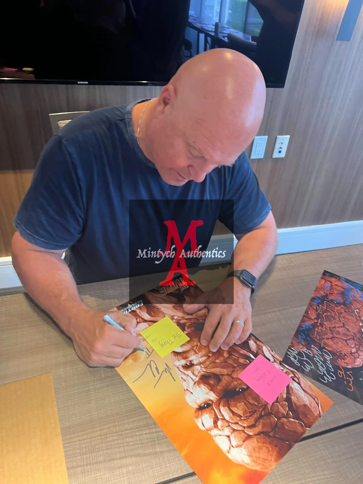 Michael Chikilis — Michael Chiklis autographed signed 8x10 photo The Shield Vic Beckett COA, изображение 2