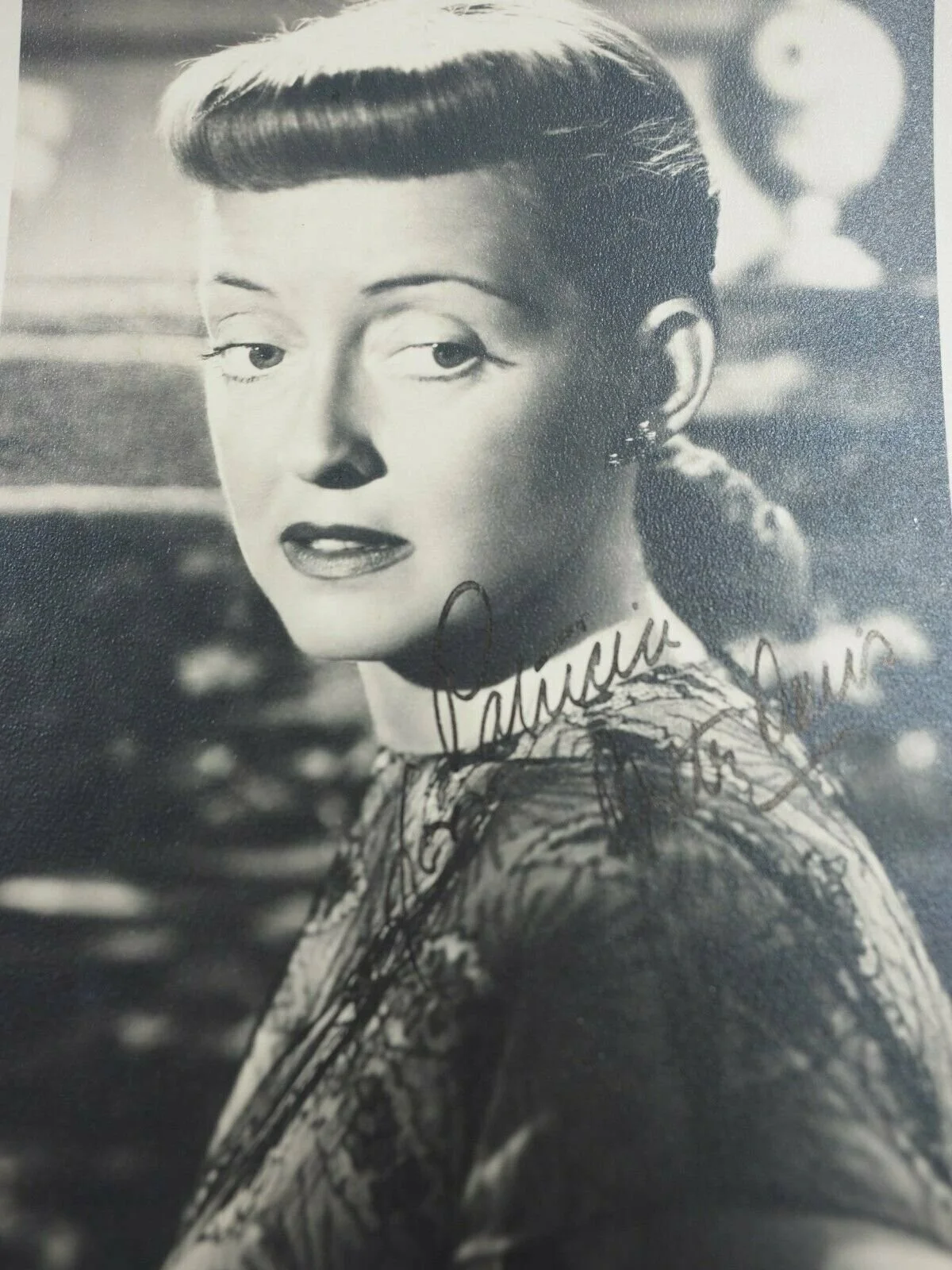 Betty Davis — Betty Davis autographed to Patrice Wymore Actress B&W photo 5 X 7", изображение 2