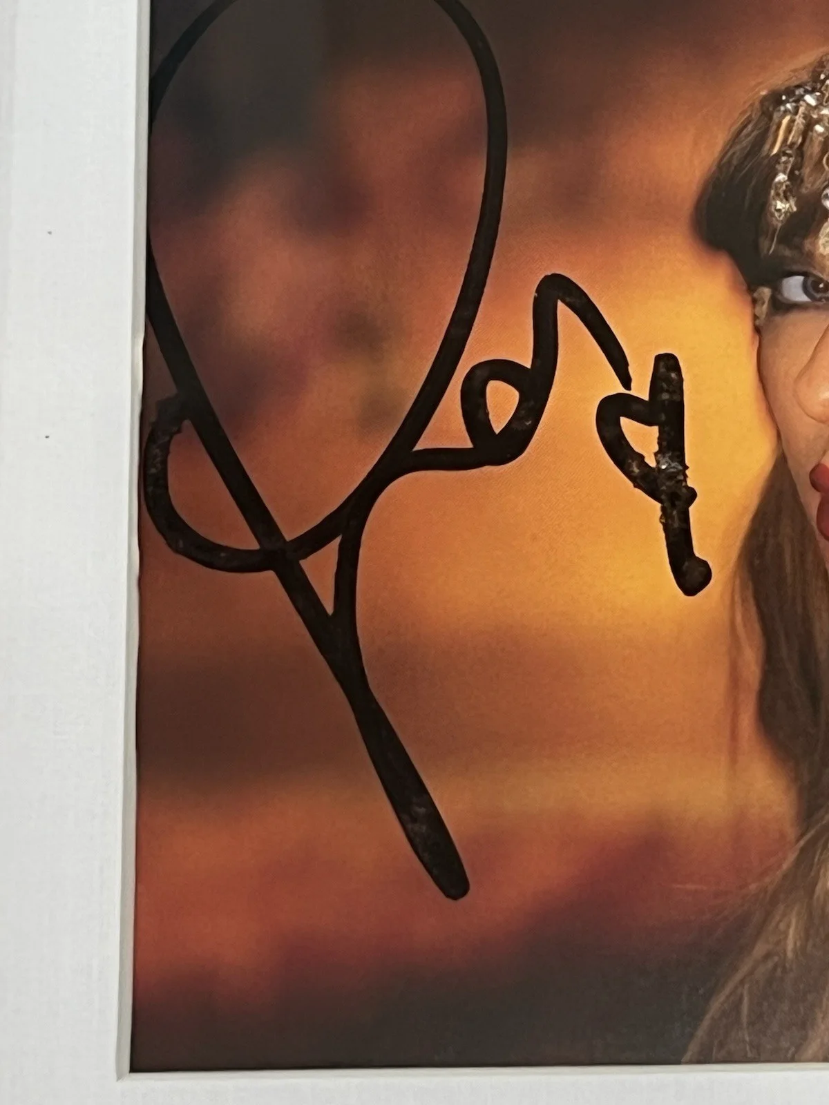 Taylor Swift 🎄Signed Autographed Framed Life of a Showgirl CD #1 Beckett COA, изображение 4