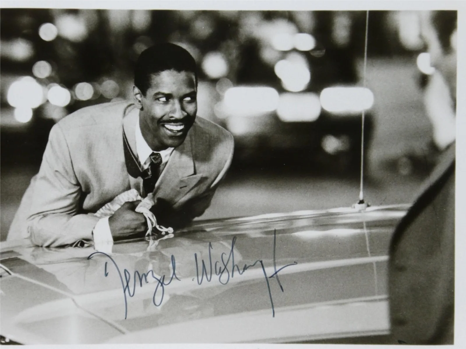 Denzel Washington — Denzel Washington Bob Hoskins Signed 8x10 Photo Heart Condition Full Sig JSA COA, image 3
